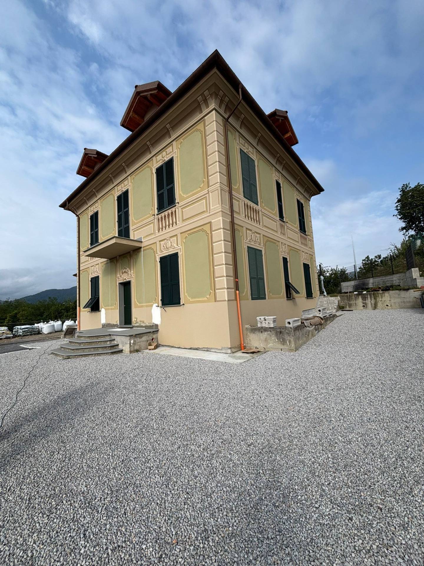 Villa con giardino in via costa favareto, Serra Ricc
