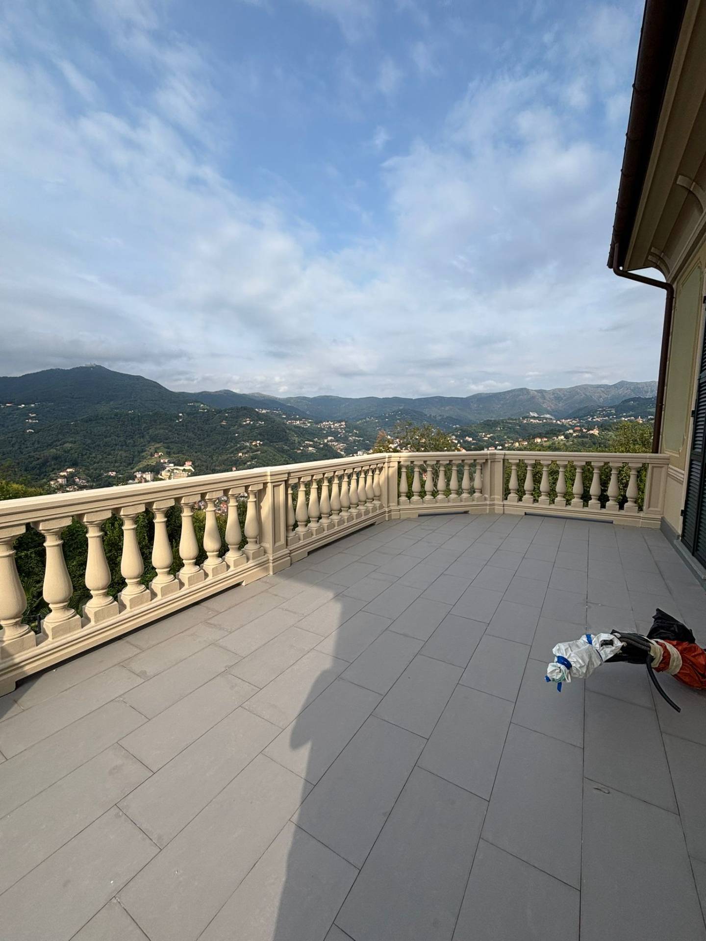 Villa con giardino in via costa favareto, Serra Ricc