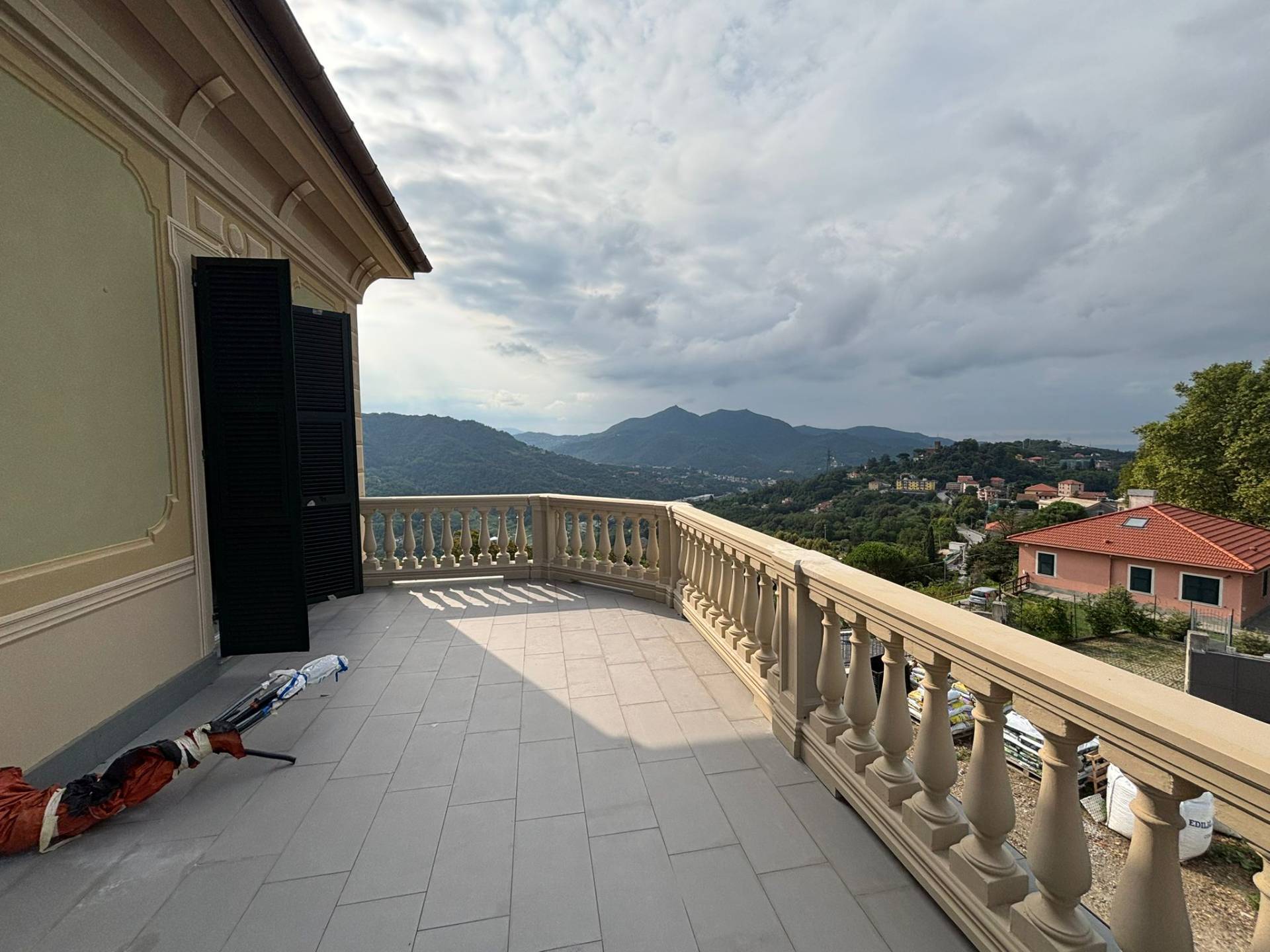 Villa con giardino in via costa favareto, Serra Ricc