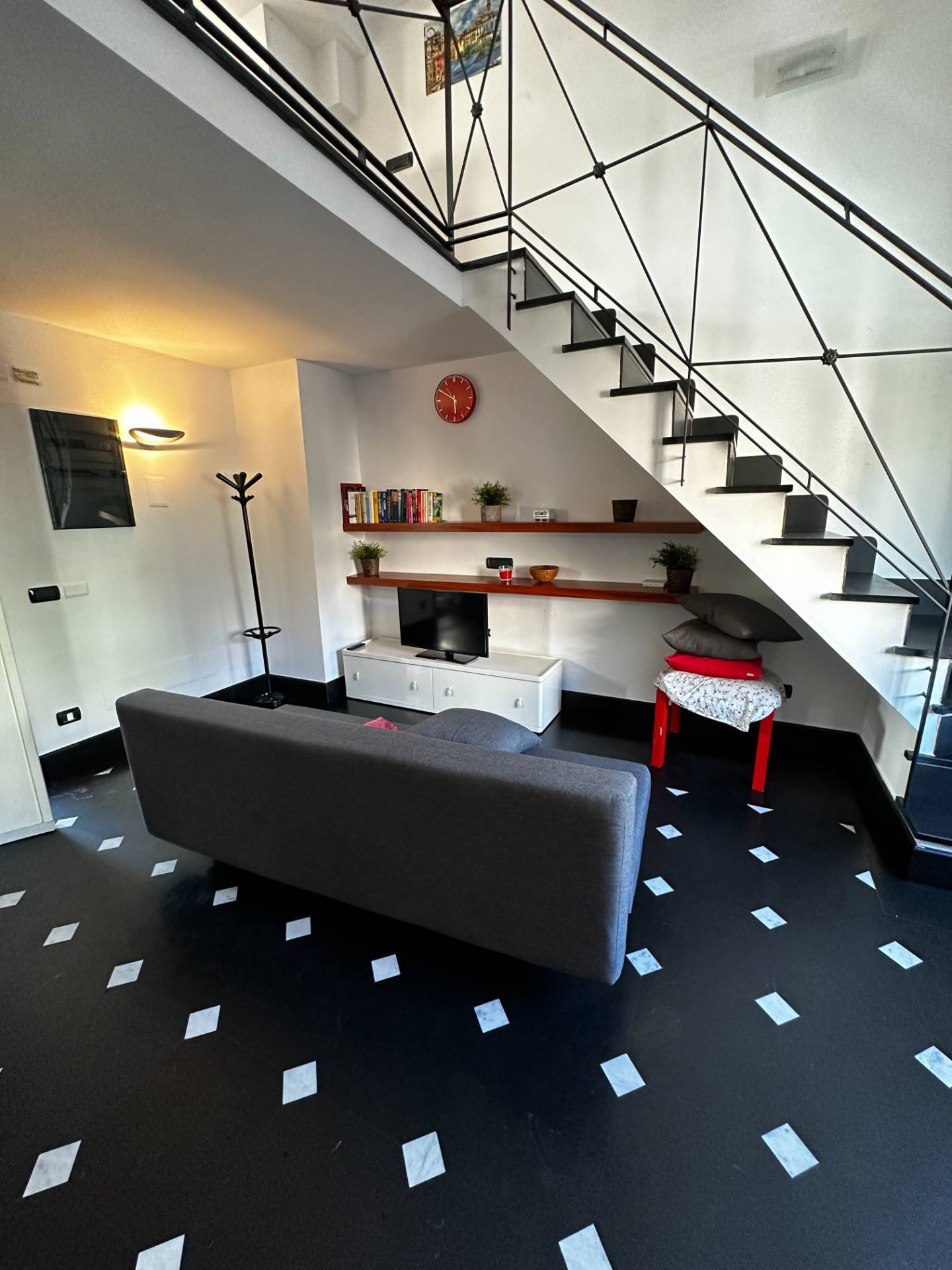 Trilocale arredato in affitto in via garibaldi, Genova