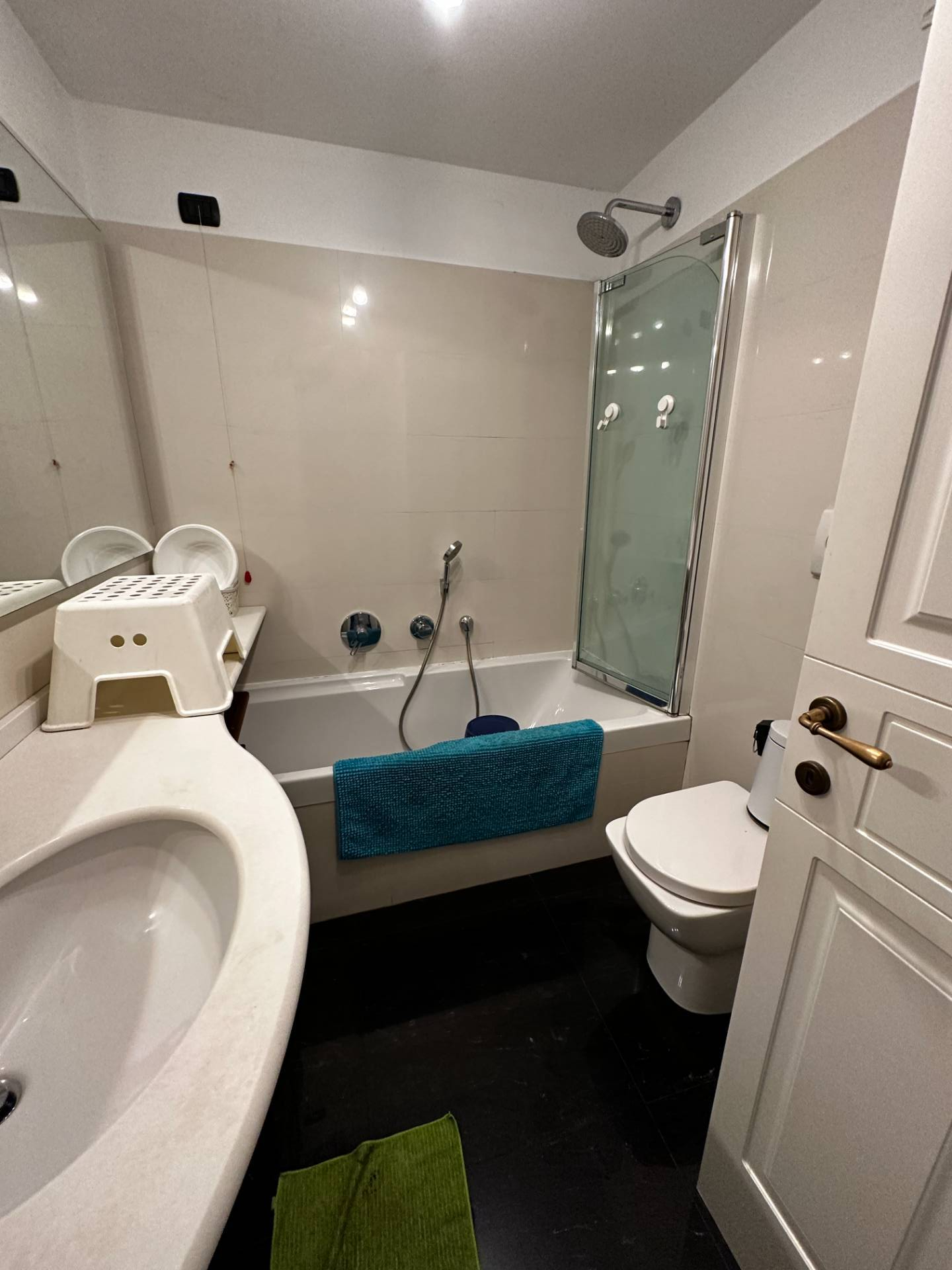 Trilocale arredato in affitto in via garibaldi, Genova