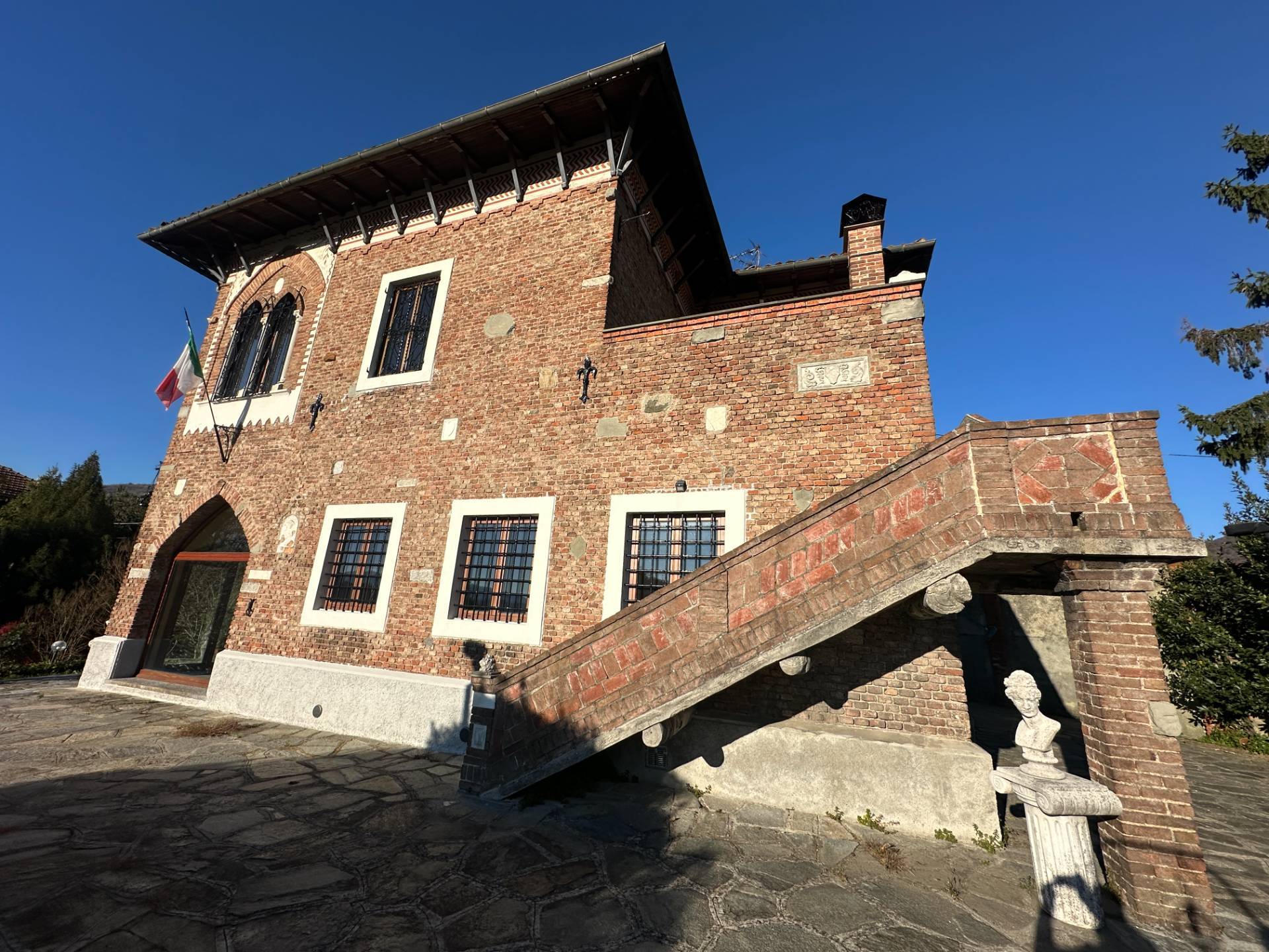 Villa con giardino in via andrea carpaneto, Mignanego