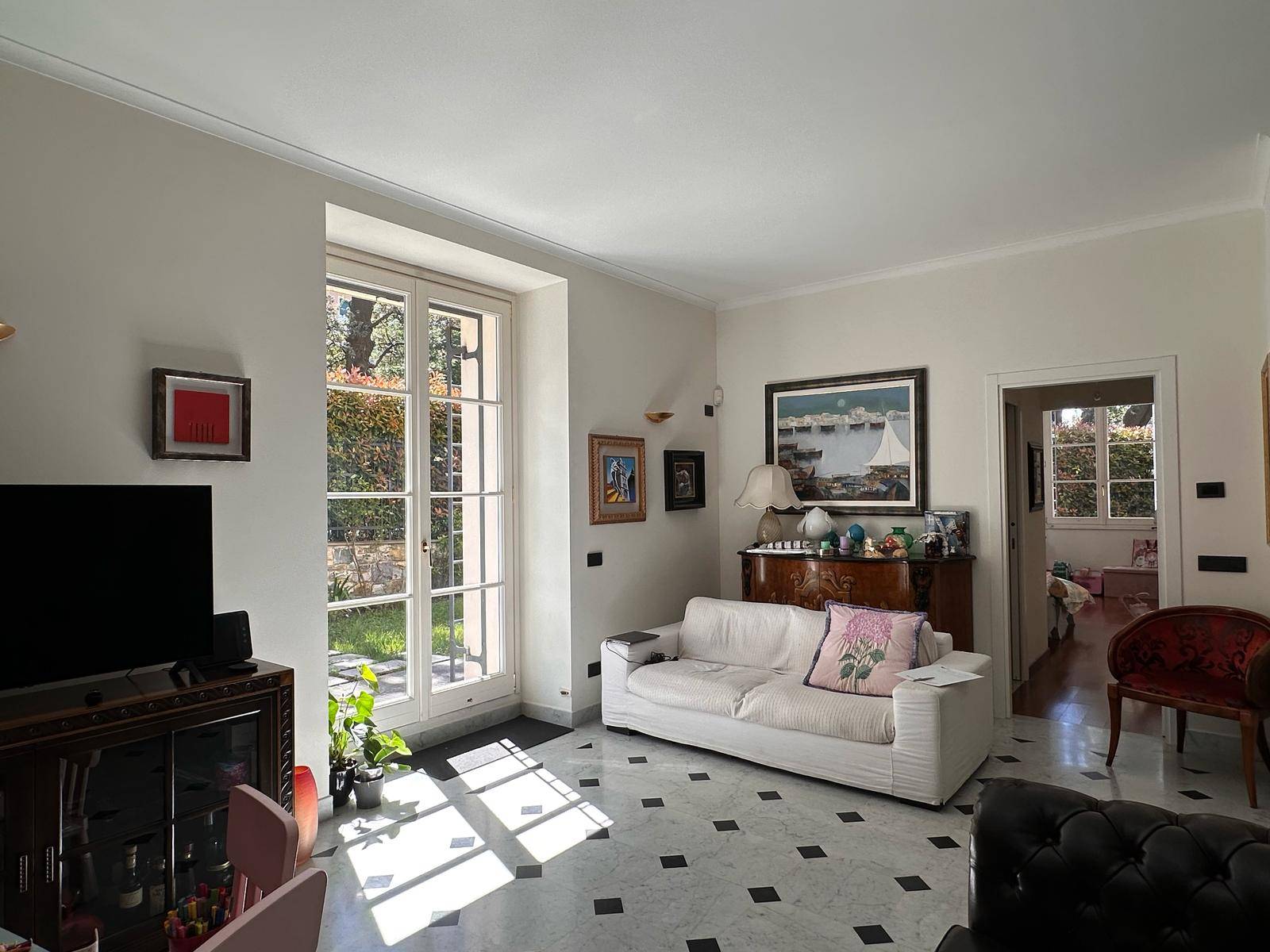 Appartamento con giardino in via gorgona, Genova