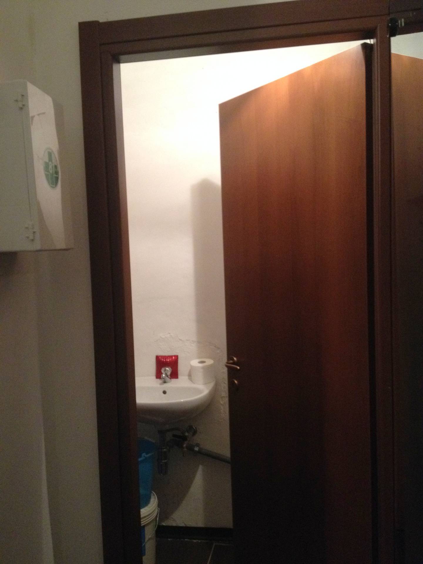 Locale commerciale in vendita a Napoli