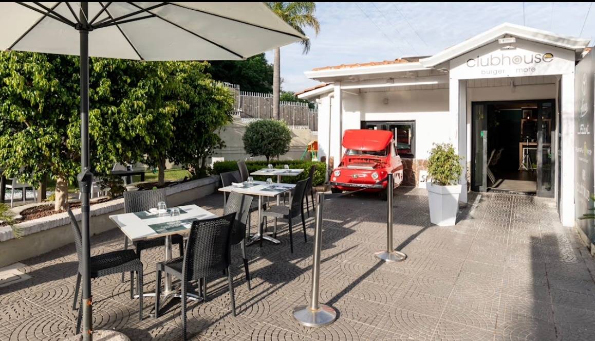 Locale commerciale in affitto a Napoli