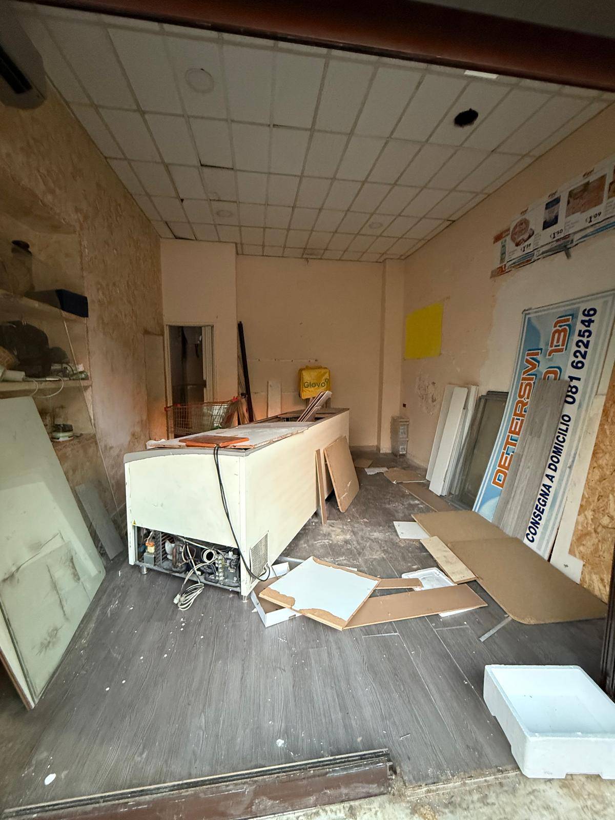 Locale commerciale in affitto a Napoli