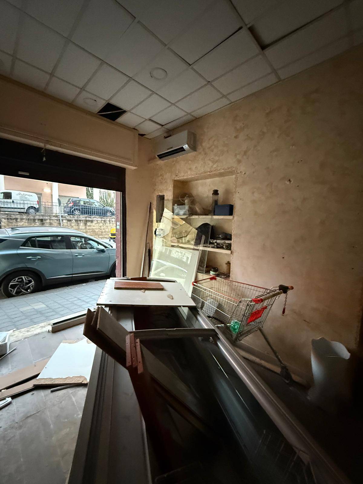 Locale commerciale in affitto a Napoli