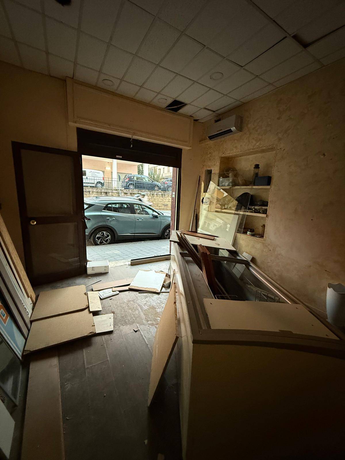 Locale commerciale in affitto a Napoli