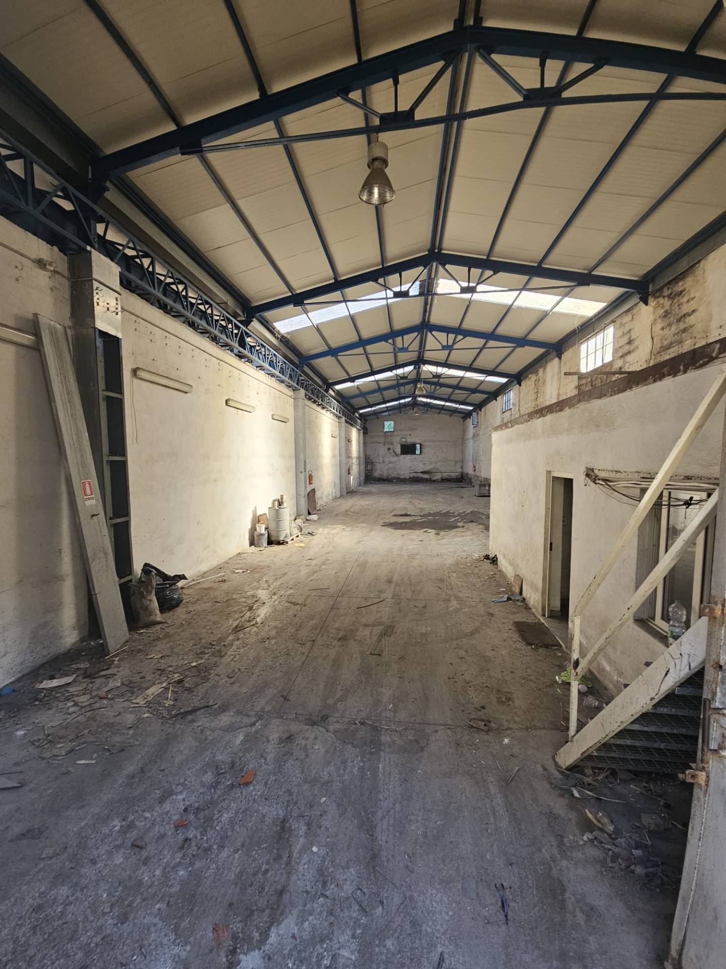 Capannone in vendita a Napoli