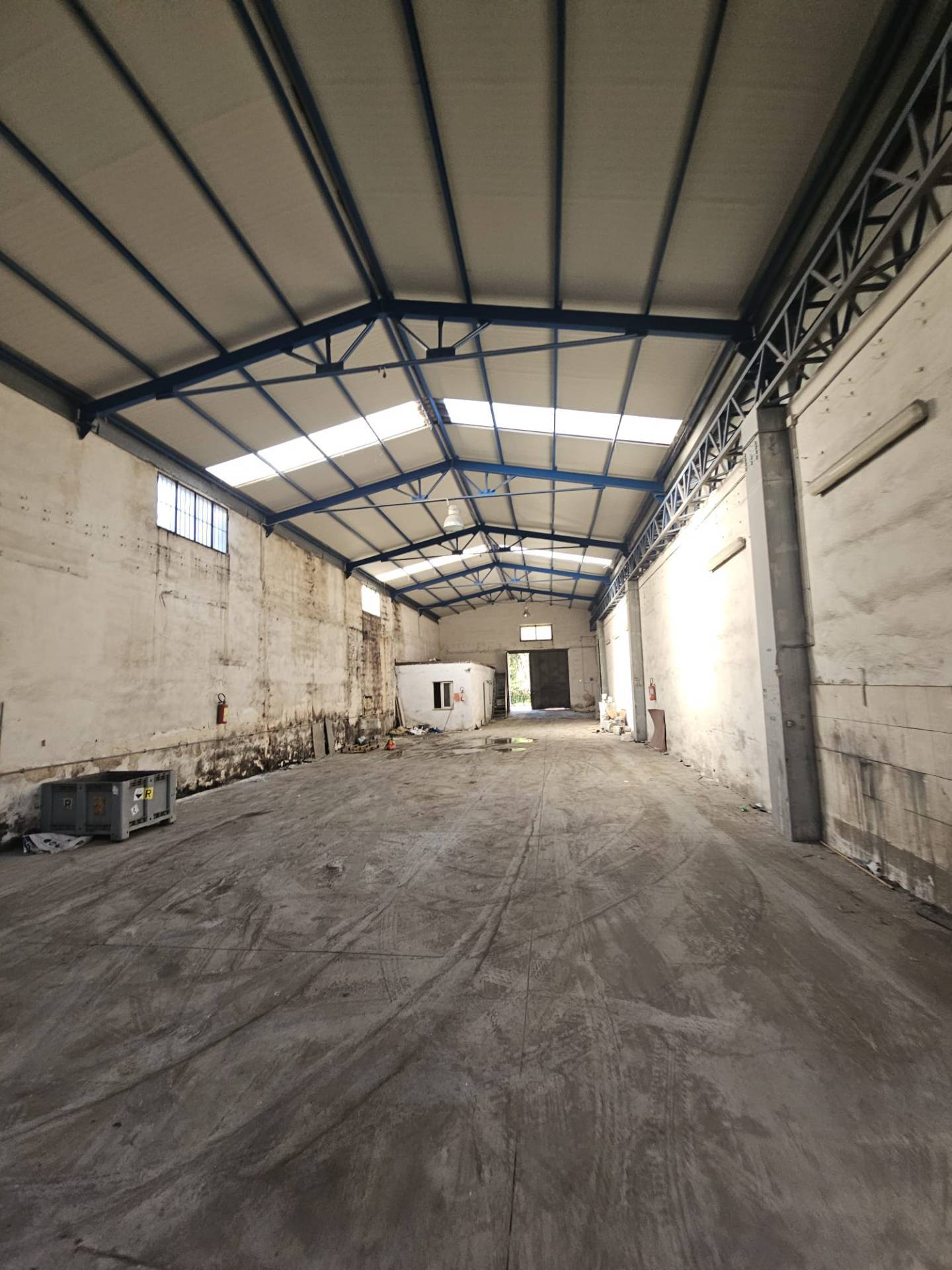 Capannone in vendita a Napoli