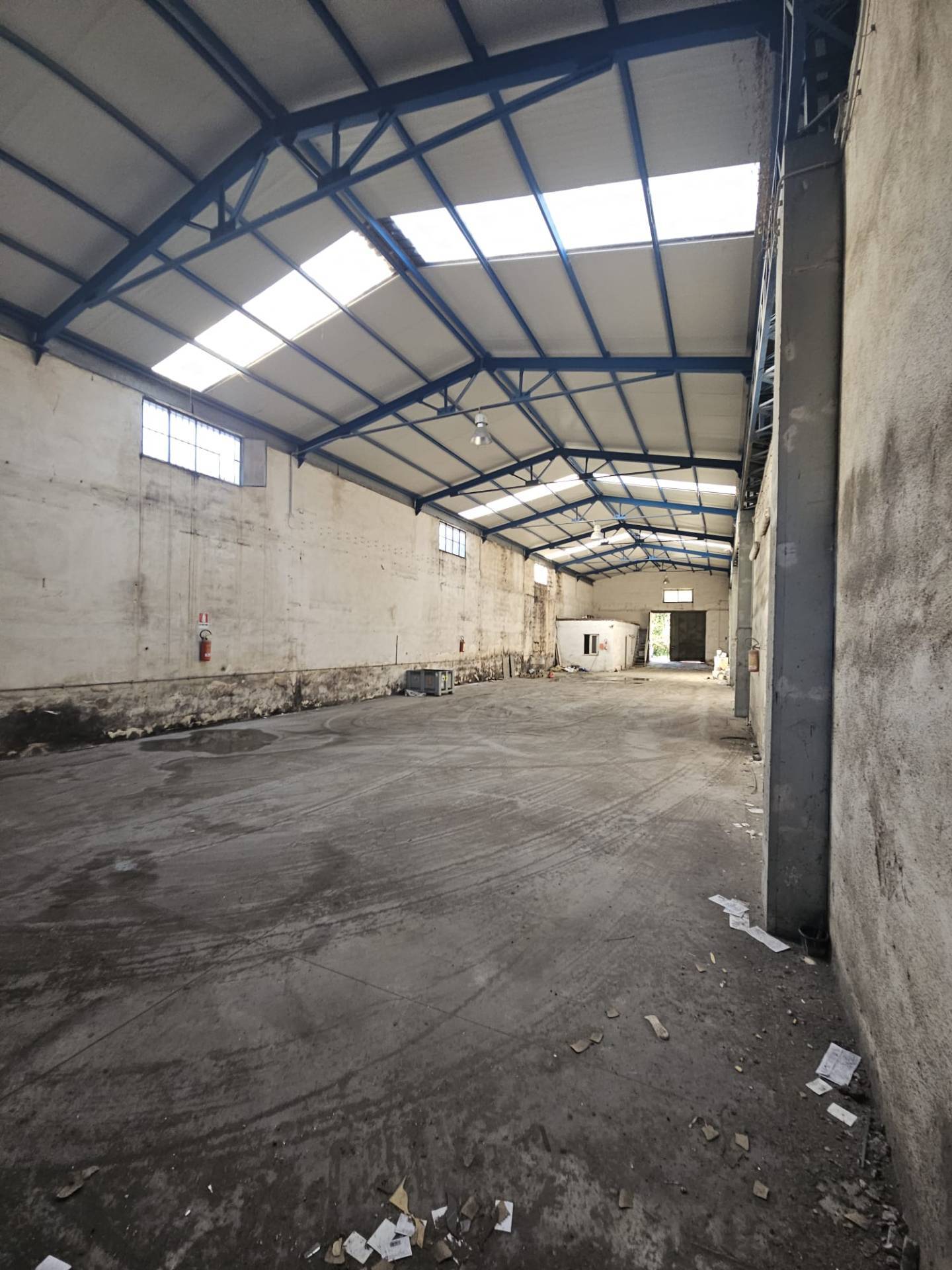 Capannone in vendita a Napoli