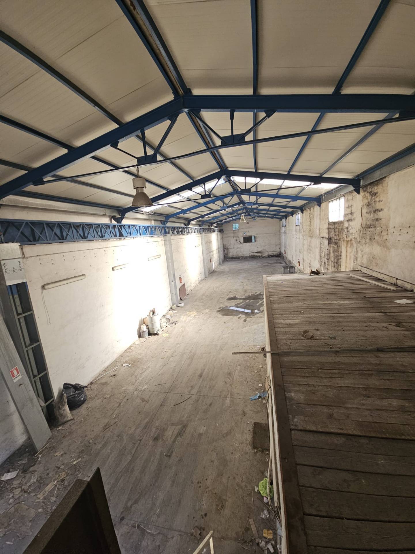 Capannone in vendita a Napoli