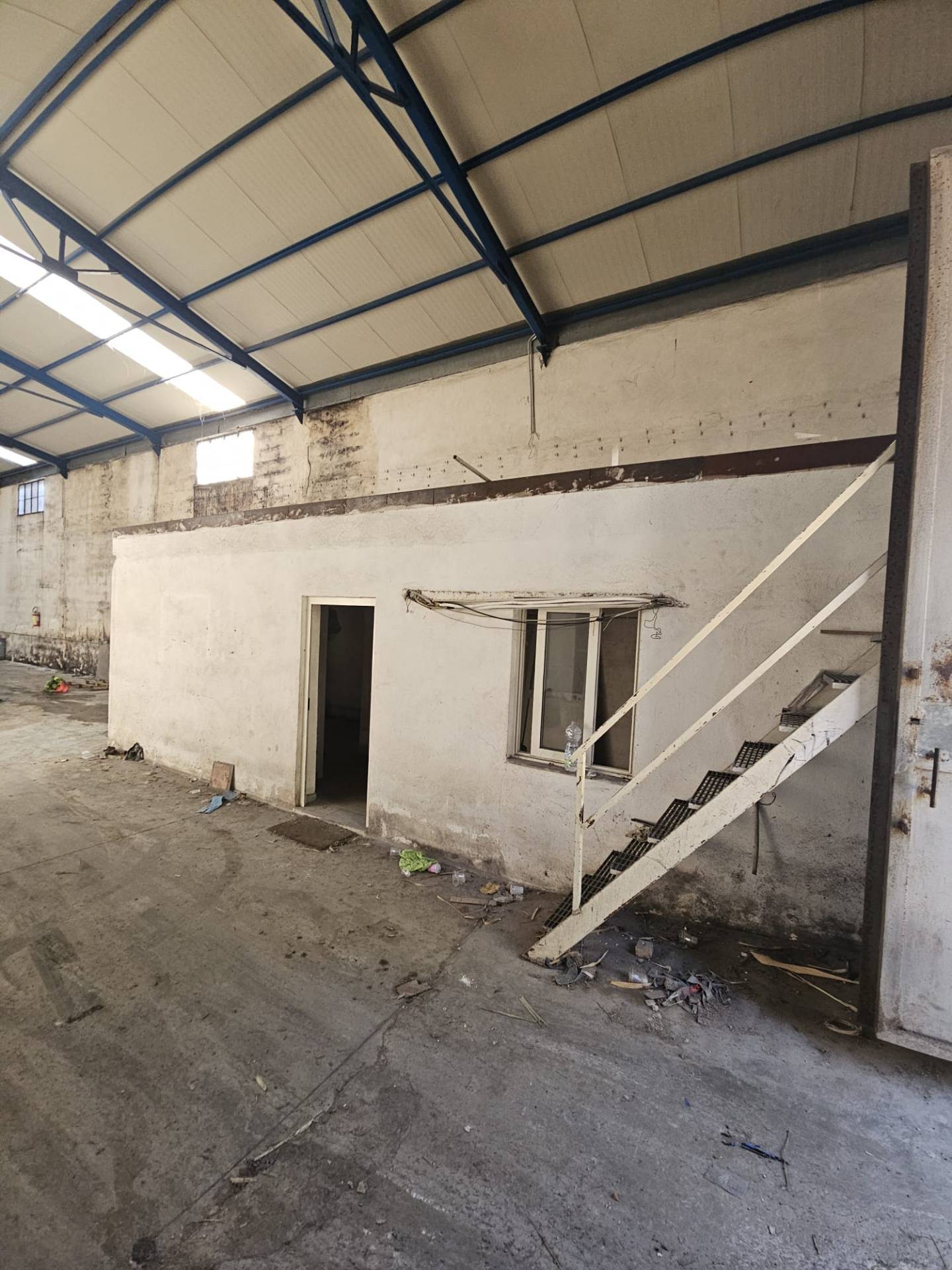 Capannone in vendita a Napoli