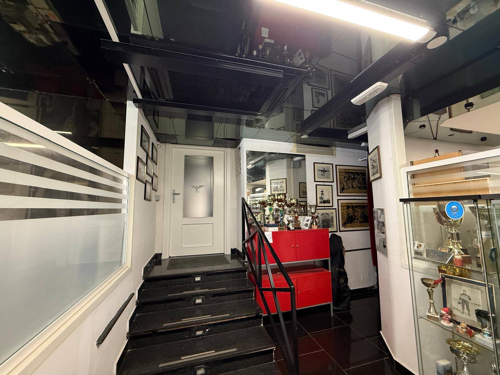 Locale commerciale in affitto a Napoli