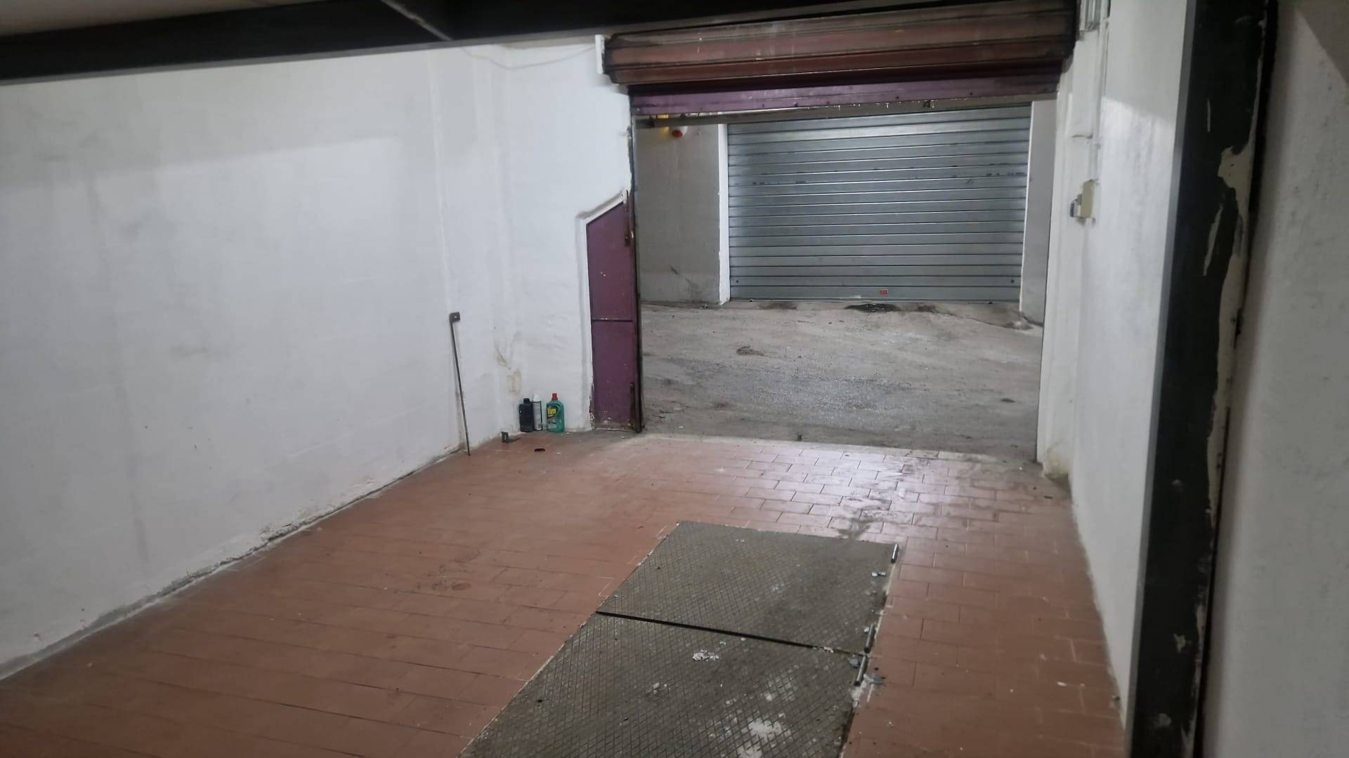 Box o garage in vendita a Napoli, Soccavo