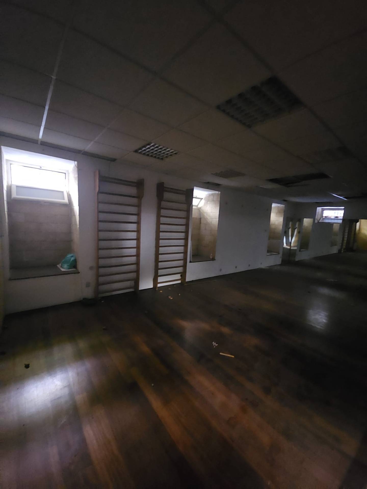 Locale commerciale in vendita a Napoli