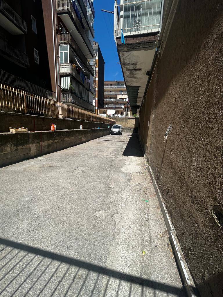 Locale commerciale in affitto a Napoli