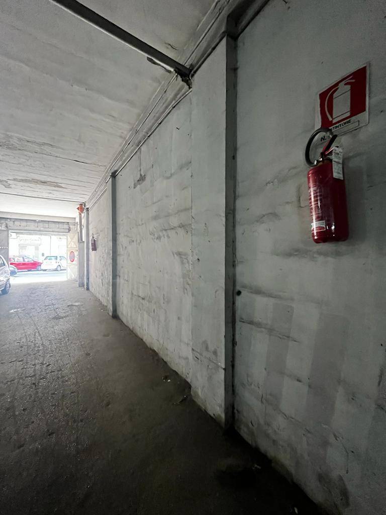 Locale commerciale in affitto a Napoli