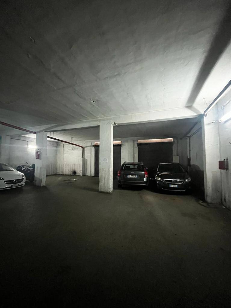 Locale commerciale in affitto a Napoli