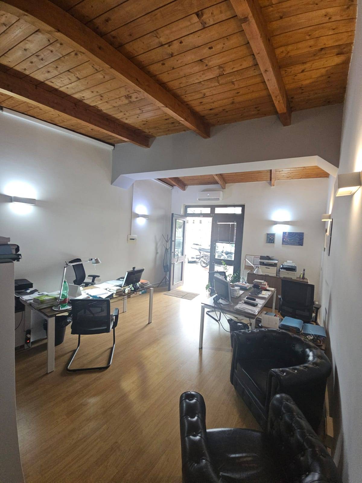 Locale commerciale in vendita a Napoli