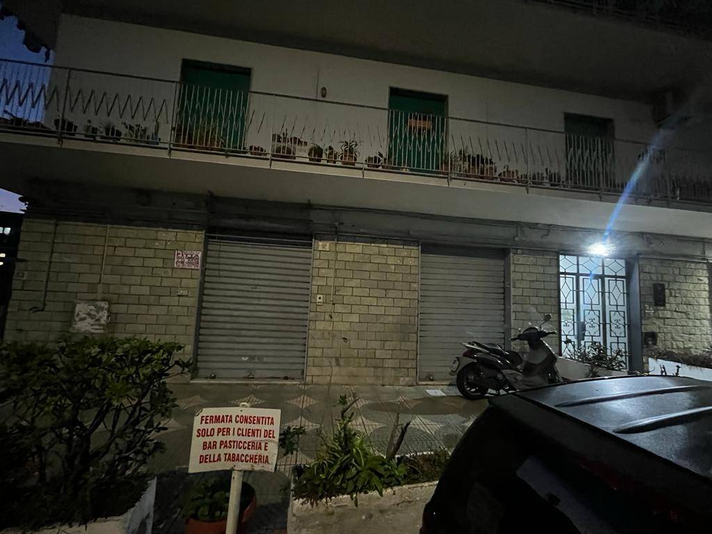 Locale commerciale in affitto a Napoli