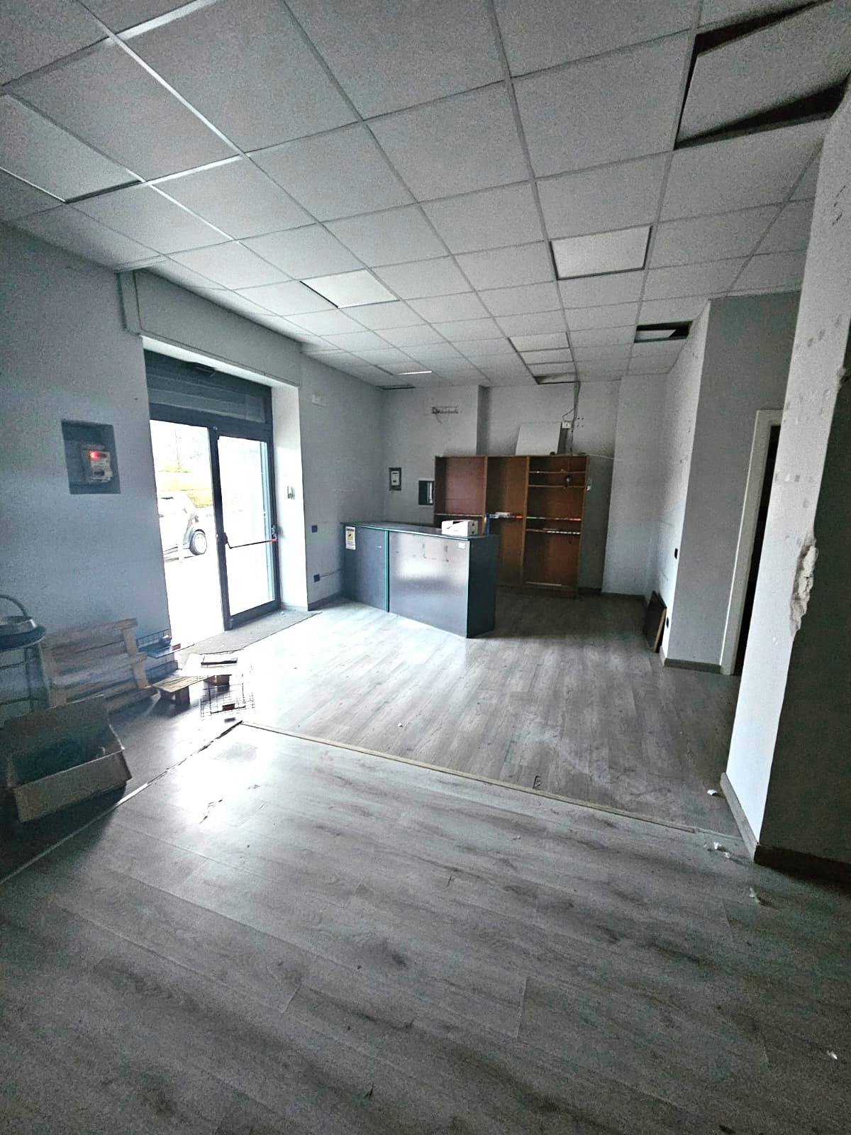 Locale commerciale in affitto a Napoli