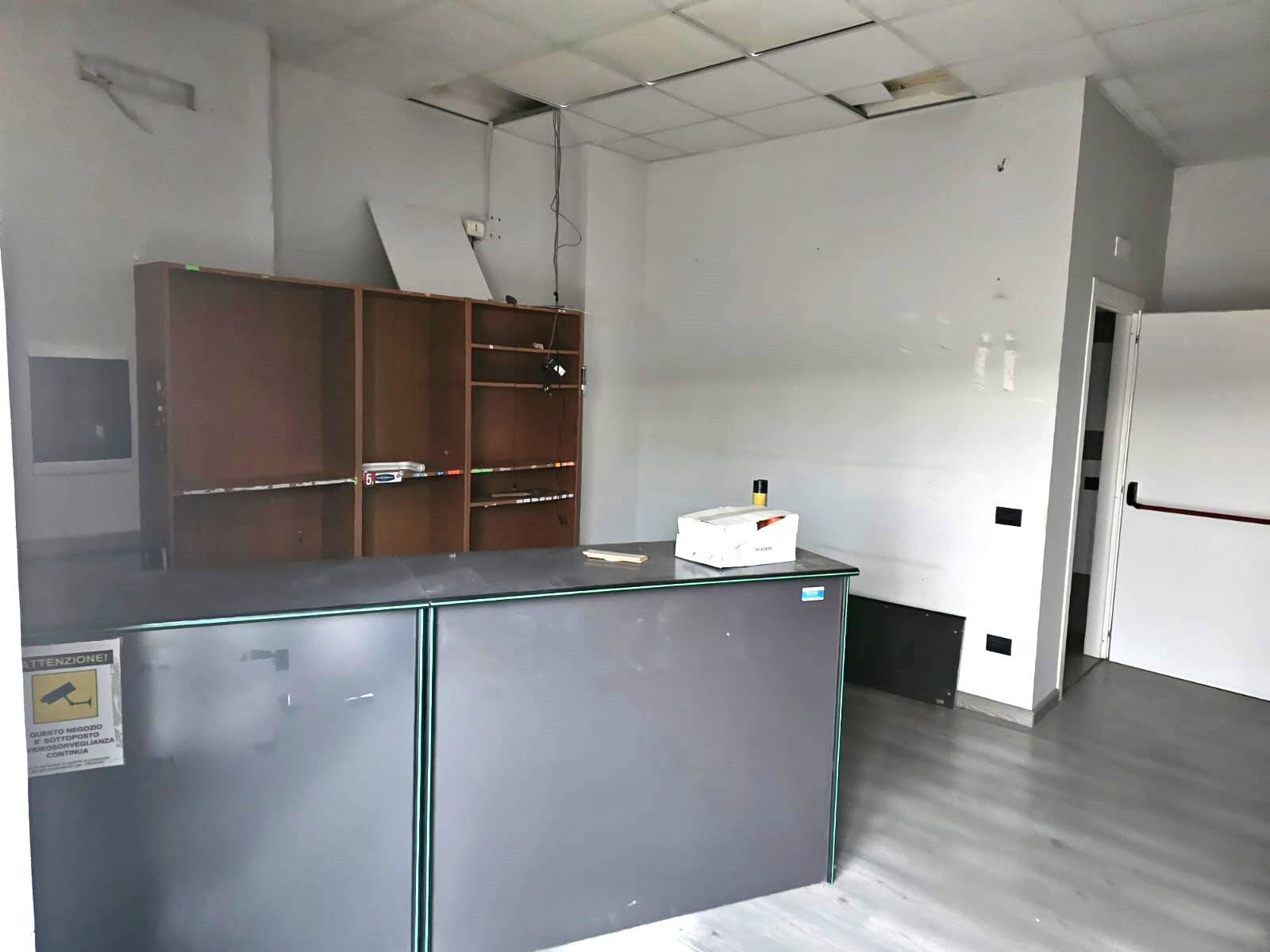 Locale commerciale in affitto a Napoli