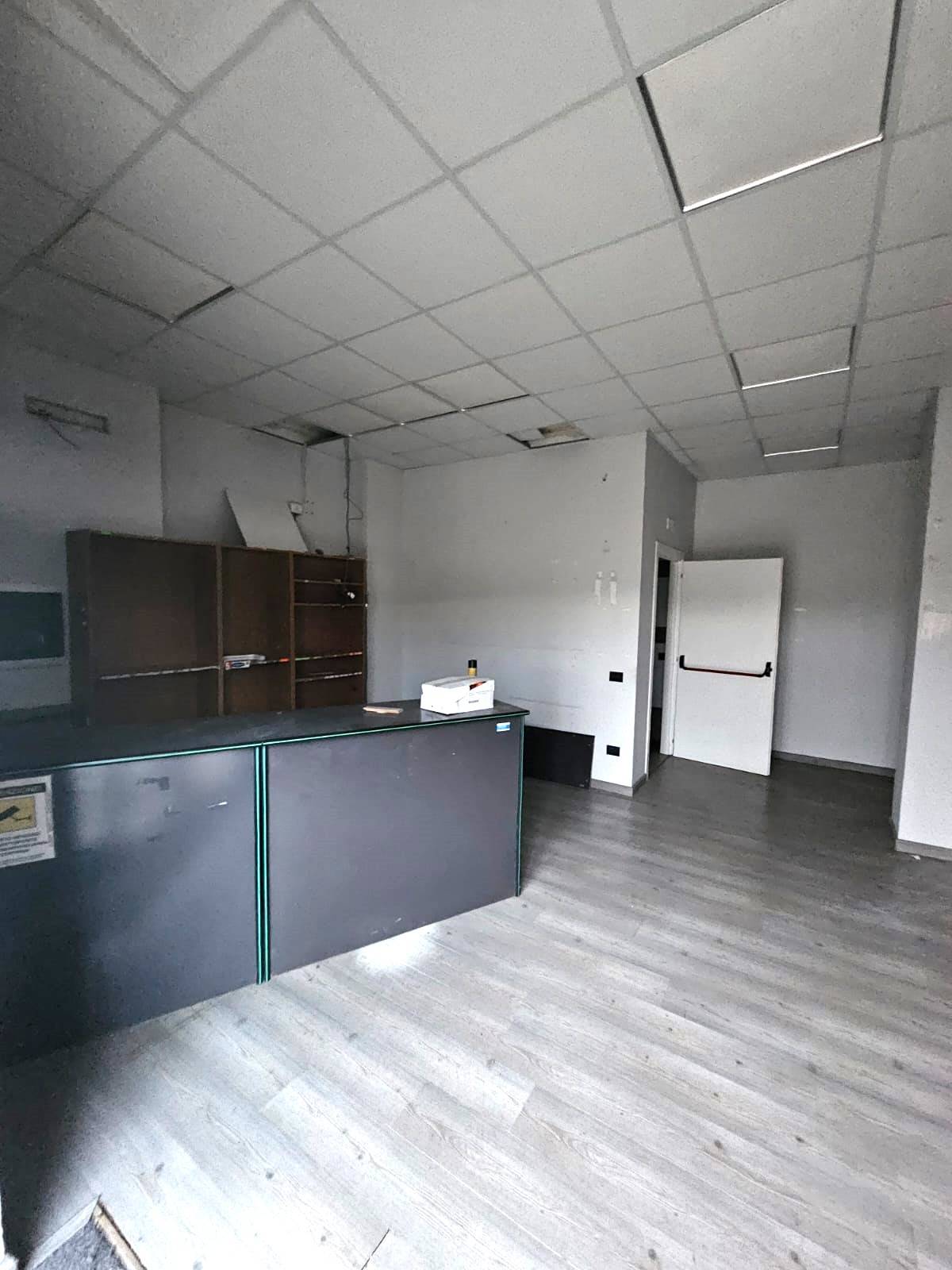 Locale commerciale in affitto a Napoli