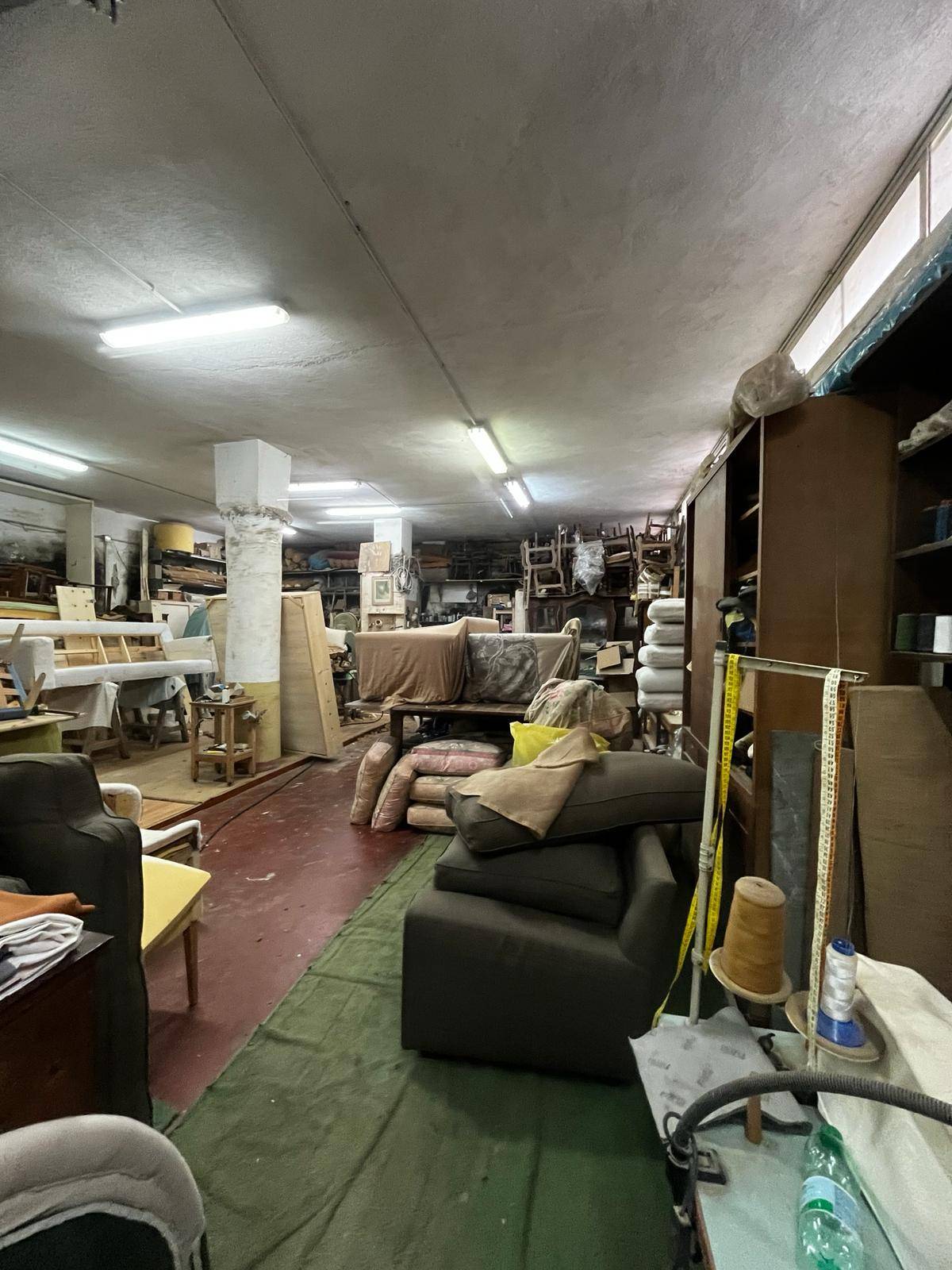 Locale commerciale in vendita a Napoli