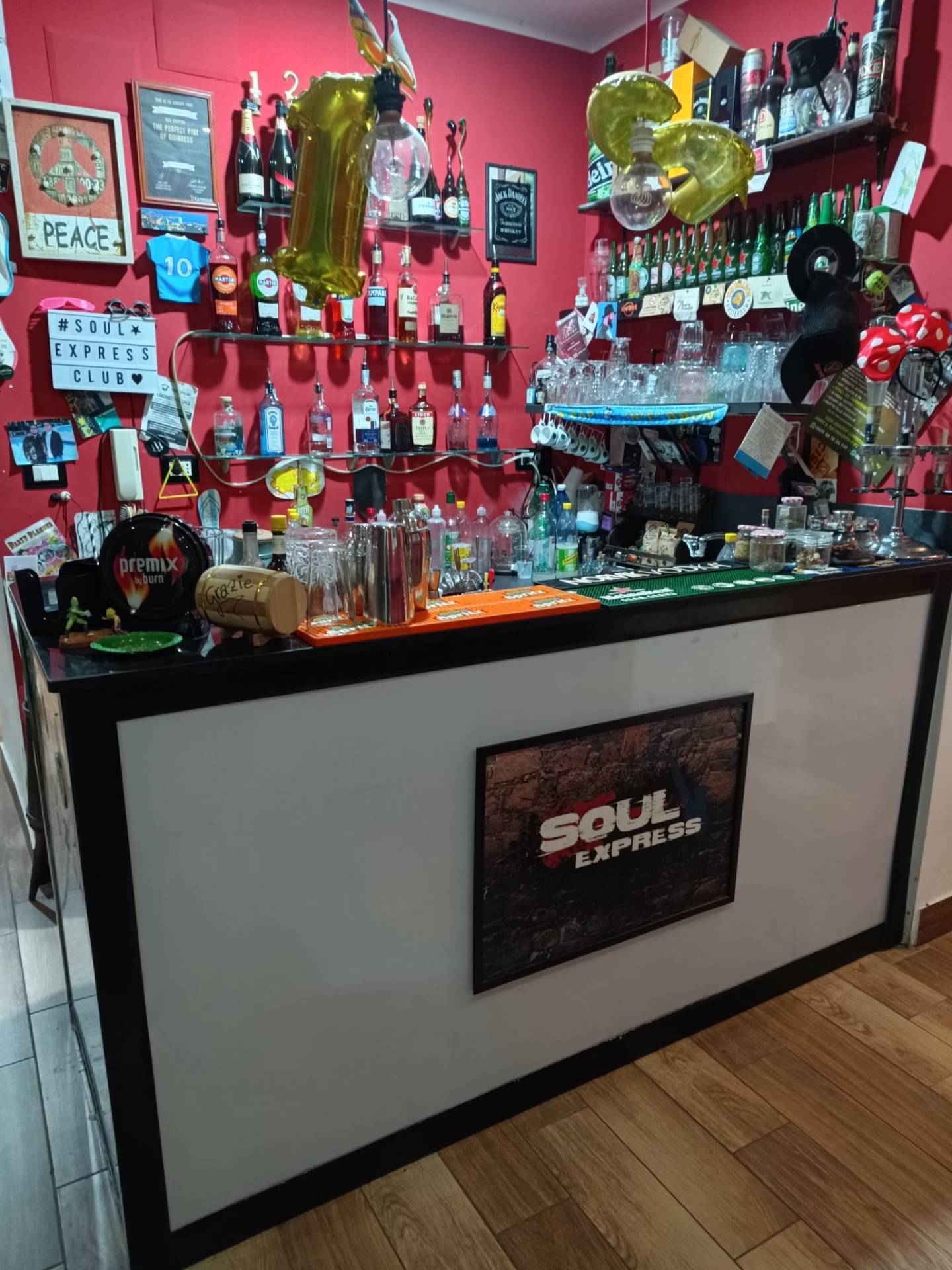 Locale commerciale in vendita a Napoli