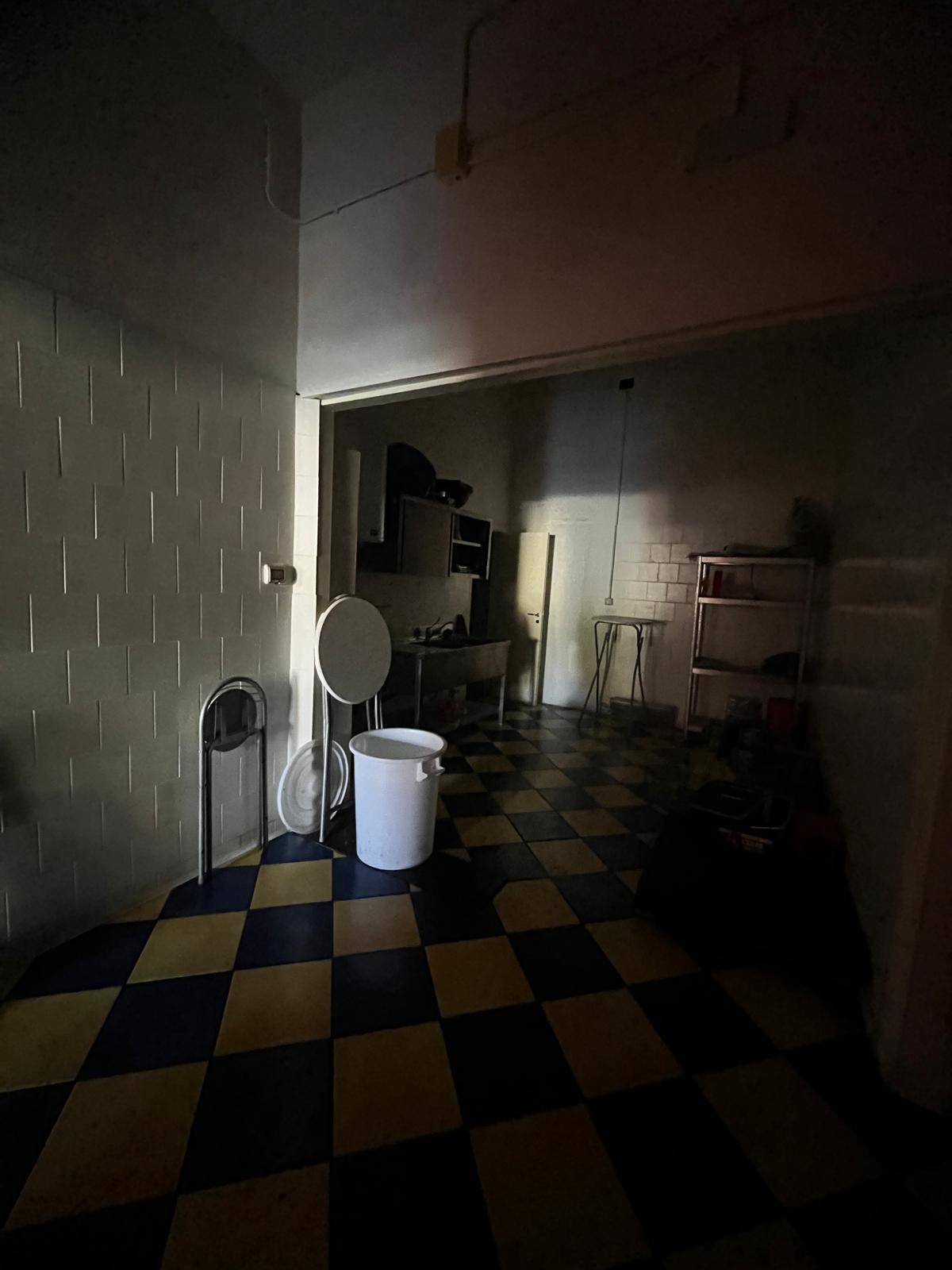 Locale commerciale in affitto a Napoli