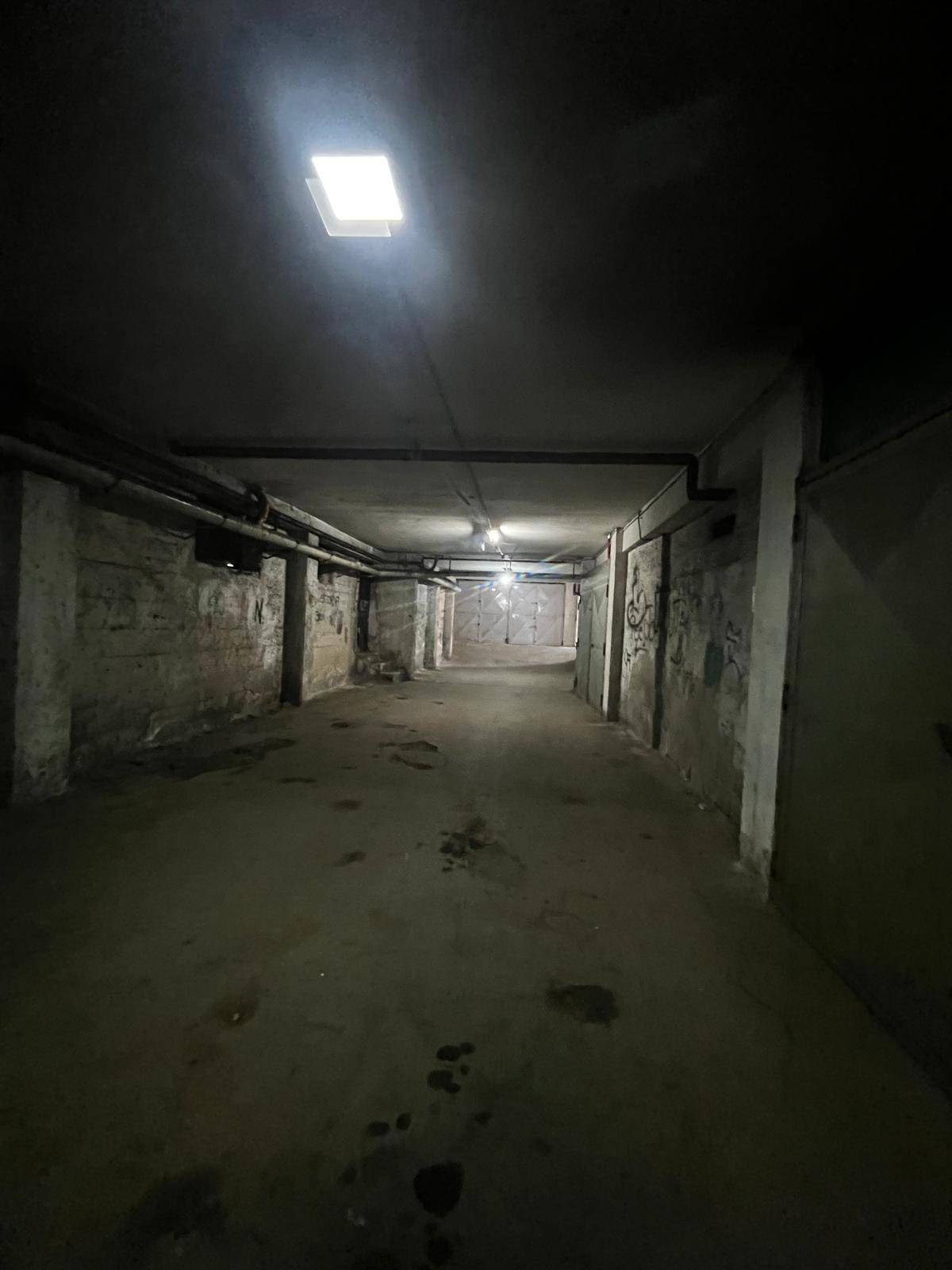 Box o garage in vendita a Napoli