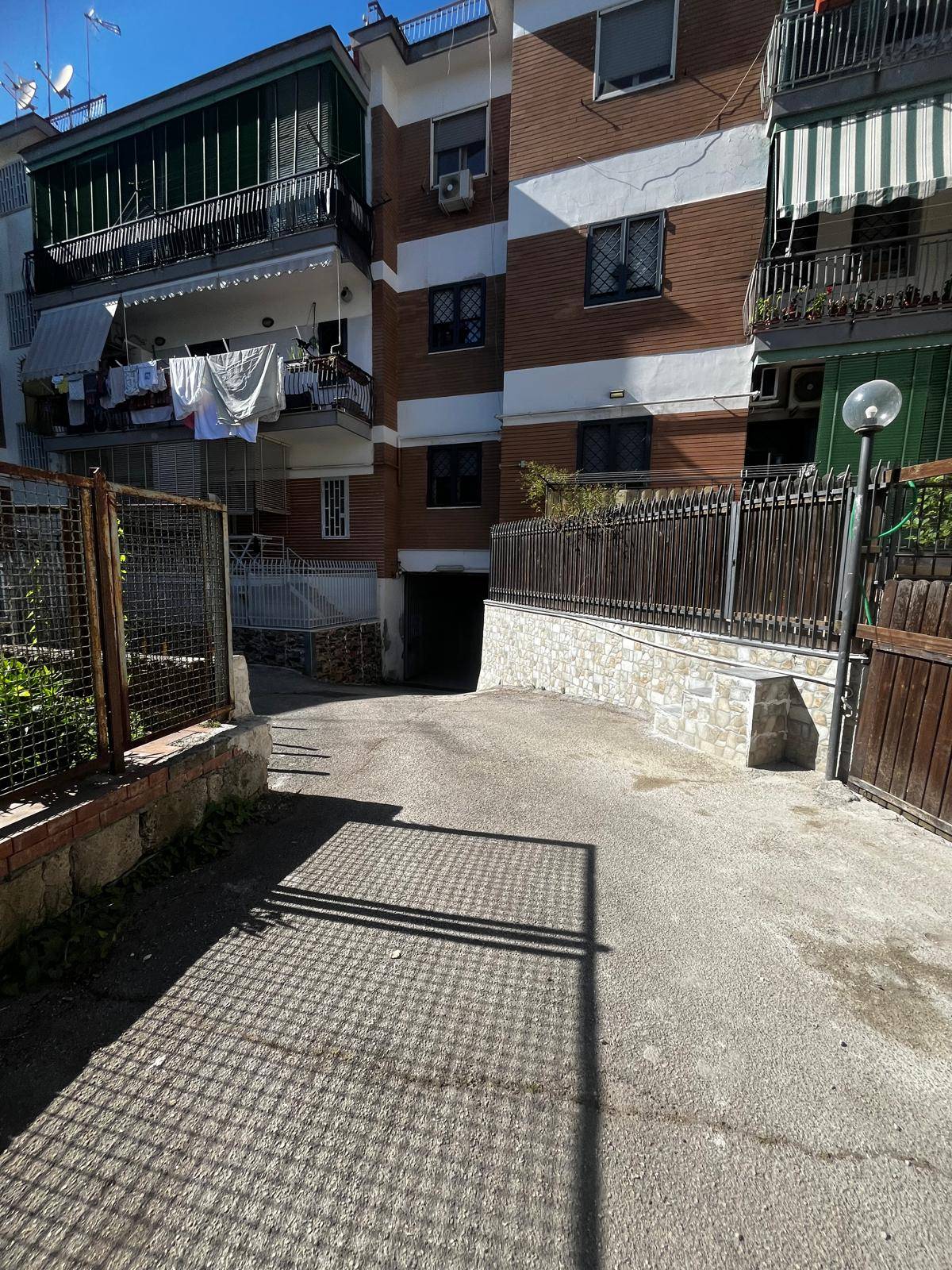 Box o garage in vendita a Napoli