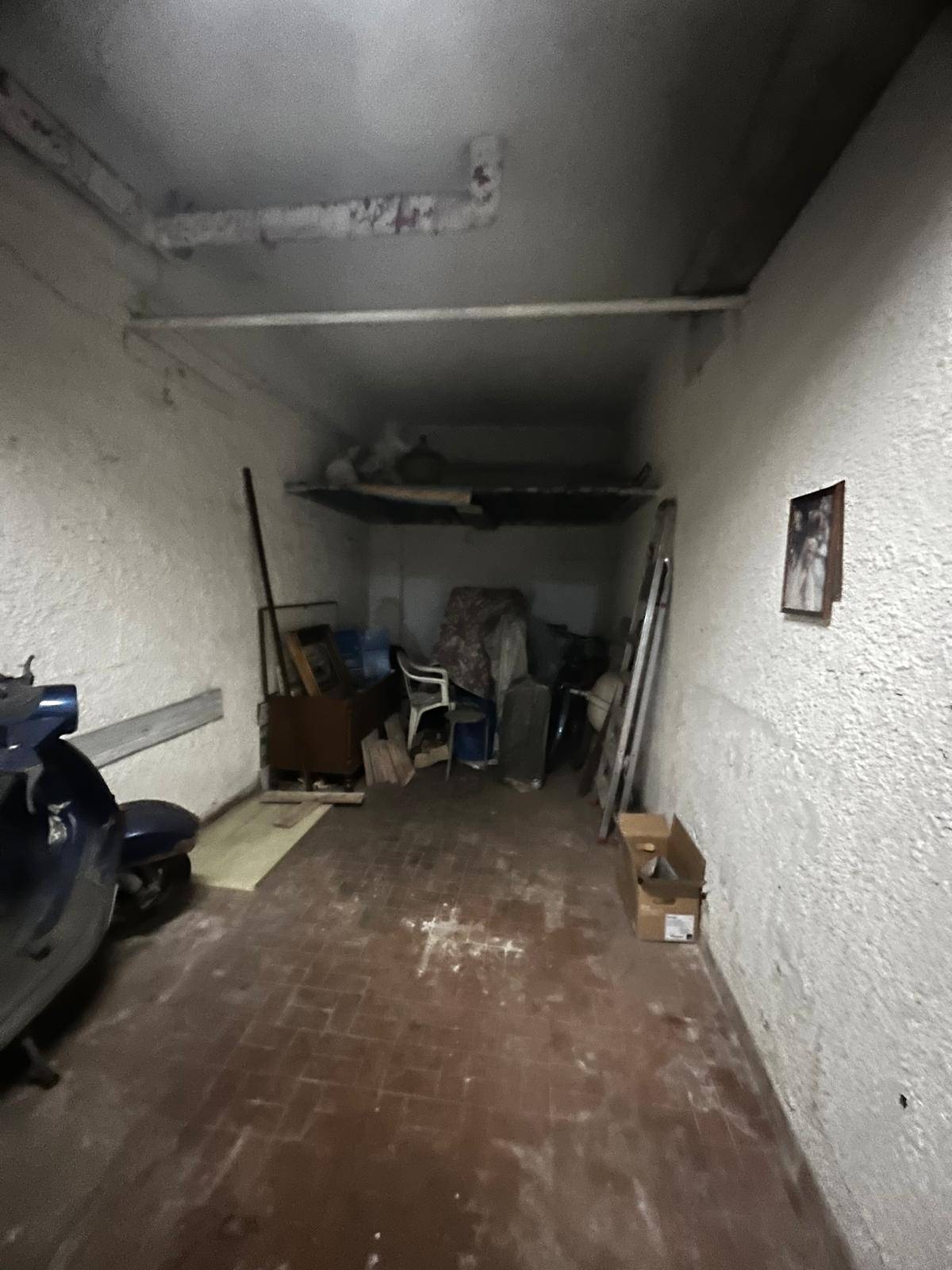 Box o garage in vendita a Napoli