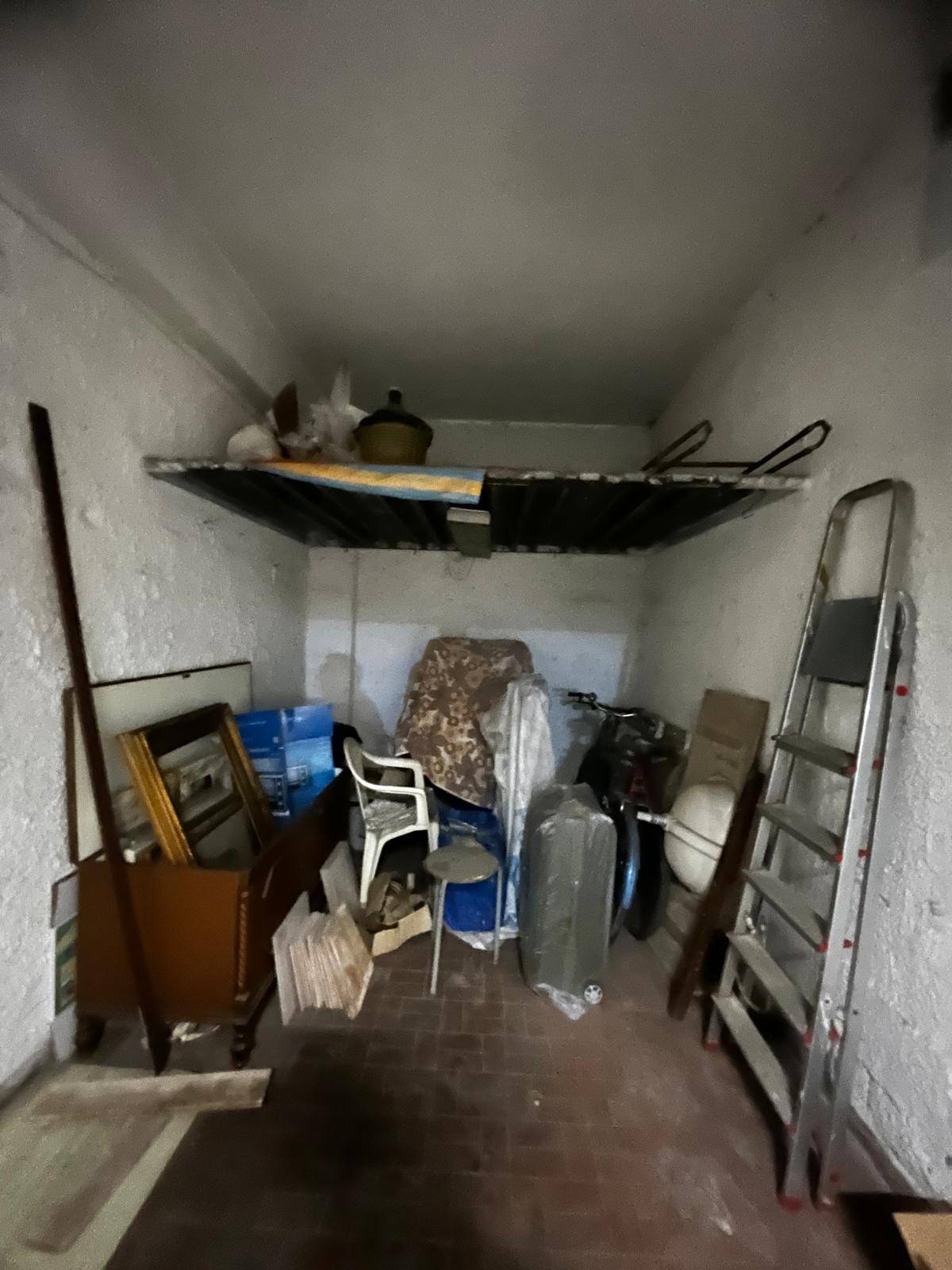 Box o garage in vendita a Napoli