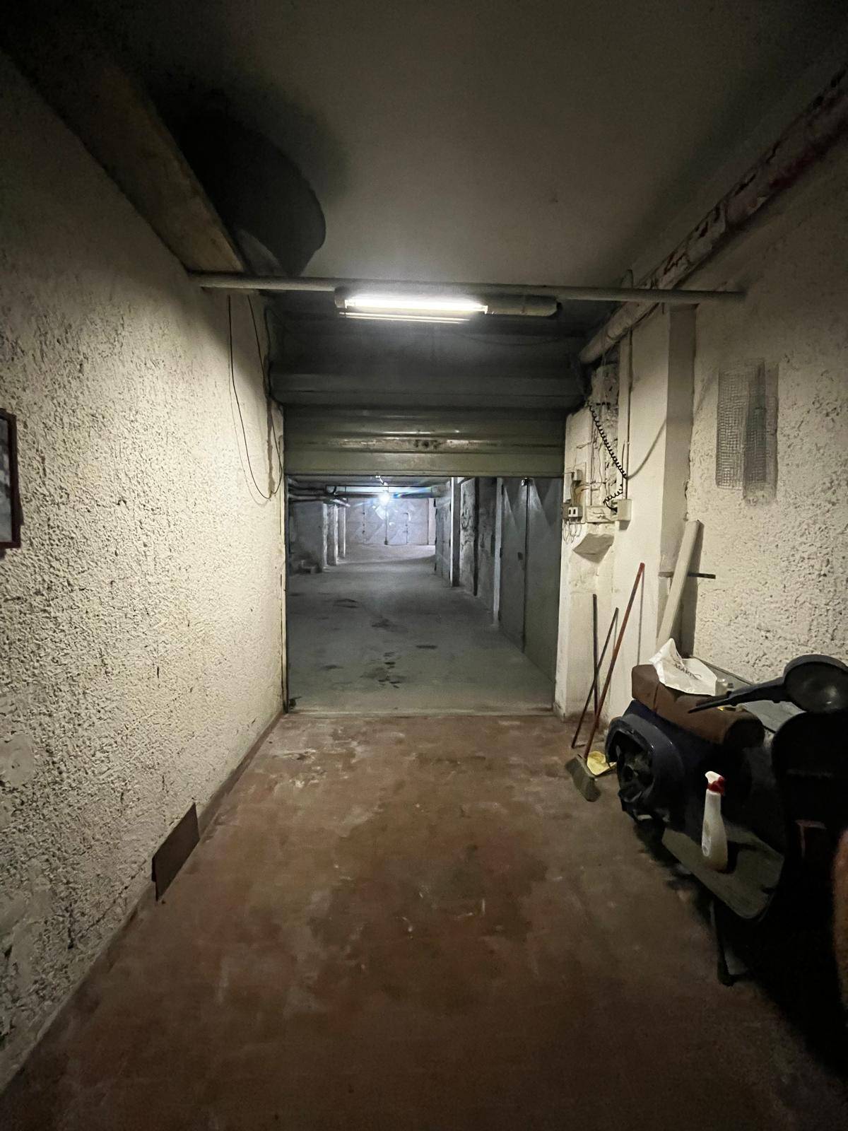 Box o garage in vendita a Napoli