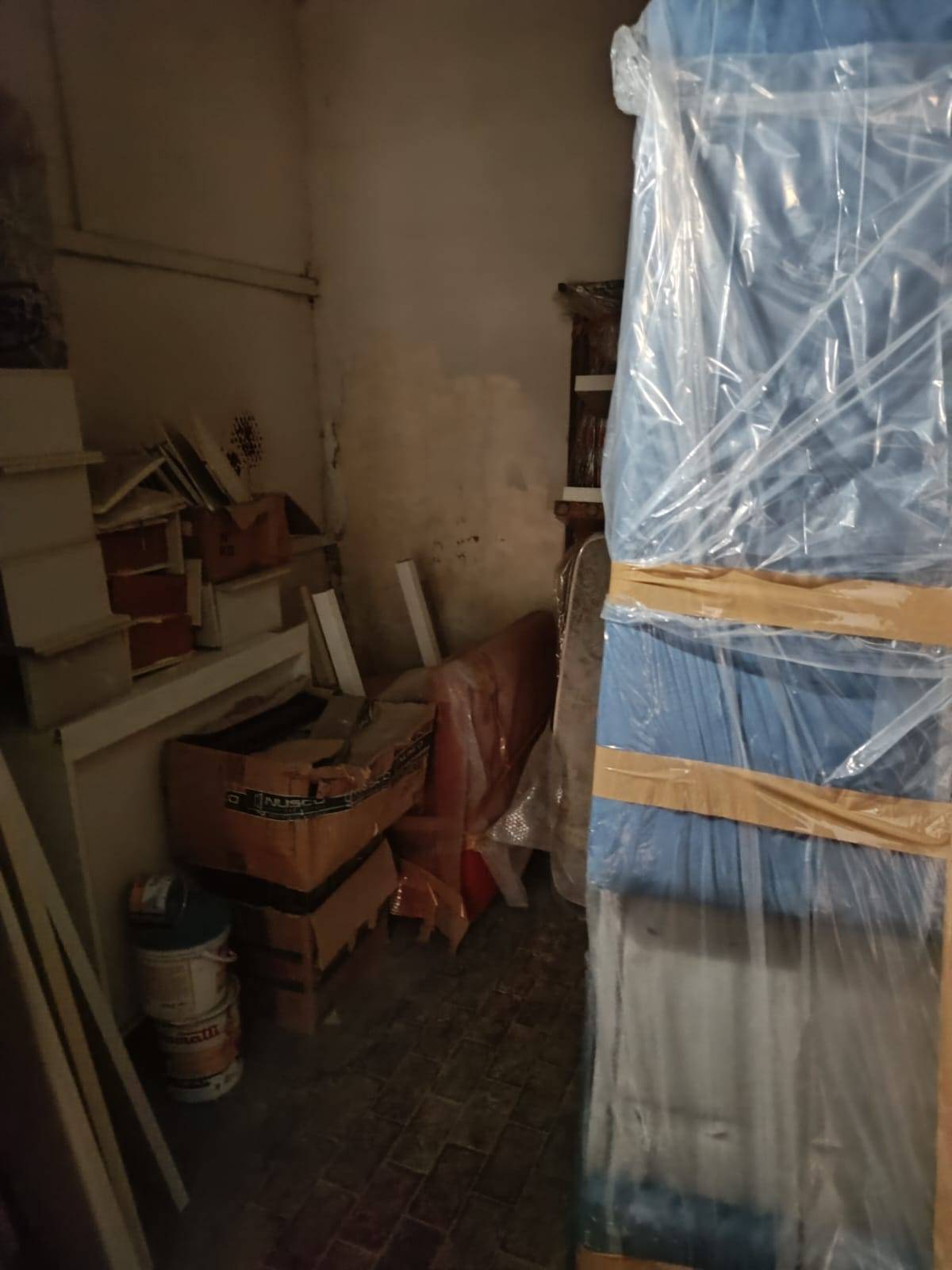 Locale commerciale in affitto a Napoli