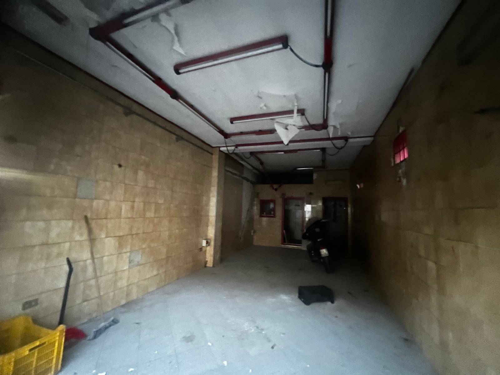 Locale commerciale in affitto a Napoli