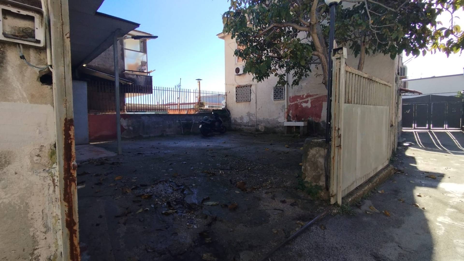 Locale commerciale in affitto a Napoli