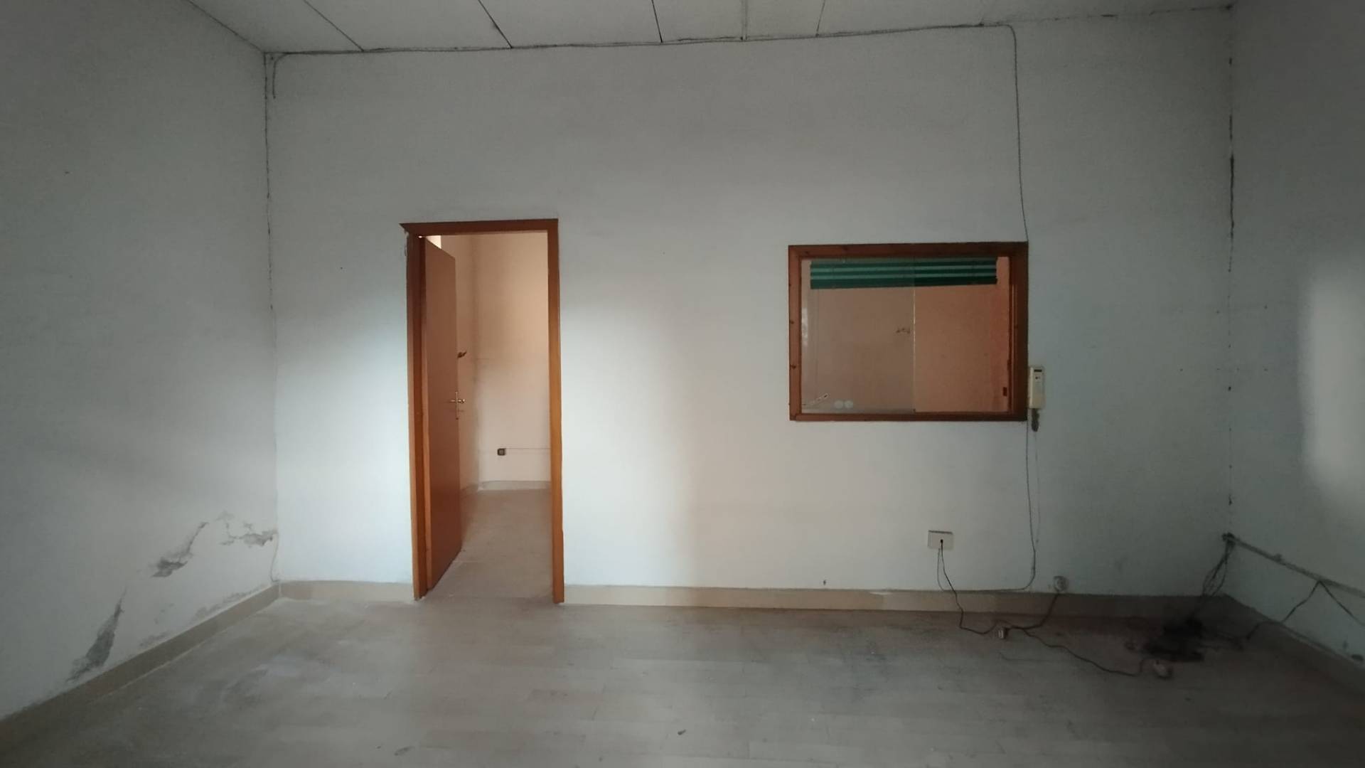 Locale commerciale in affitto a Napoli