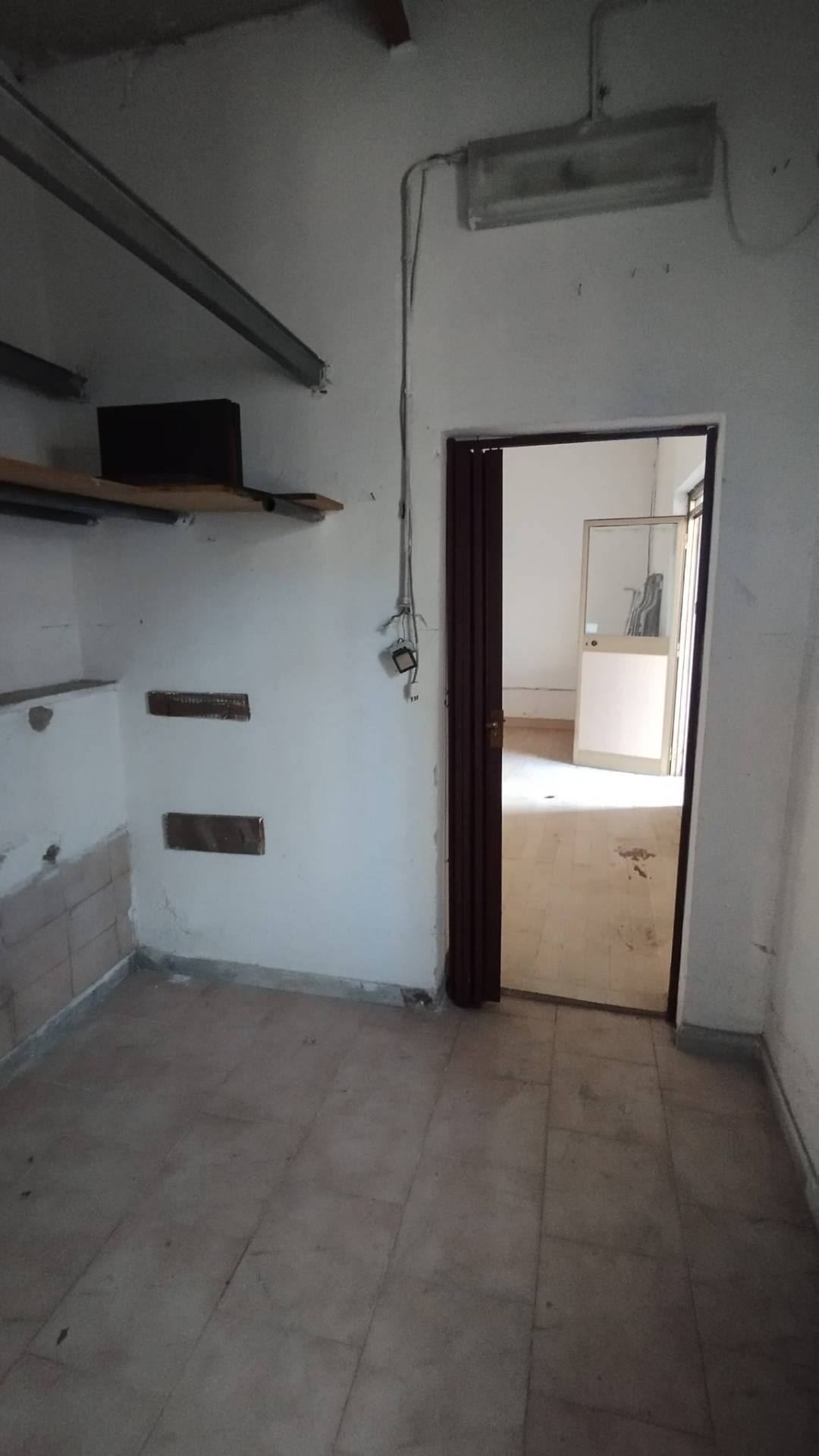 Locale commerciale in affitto a Napoli