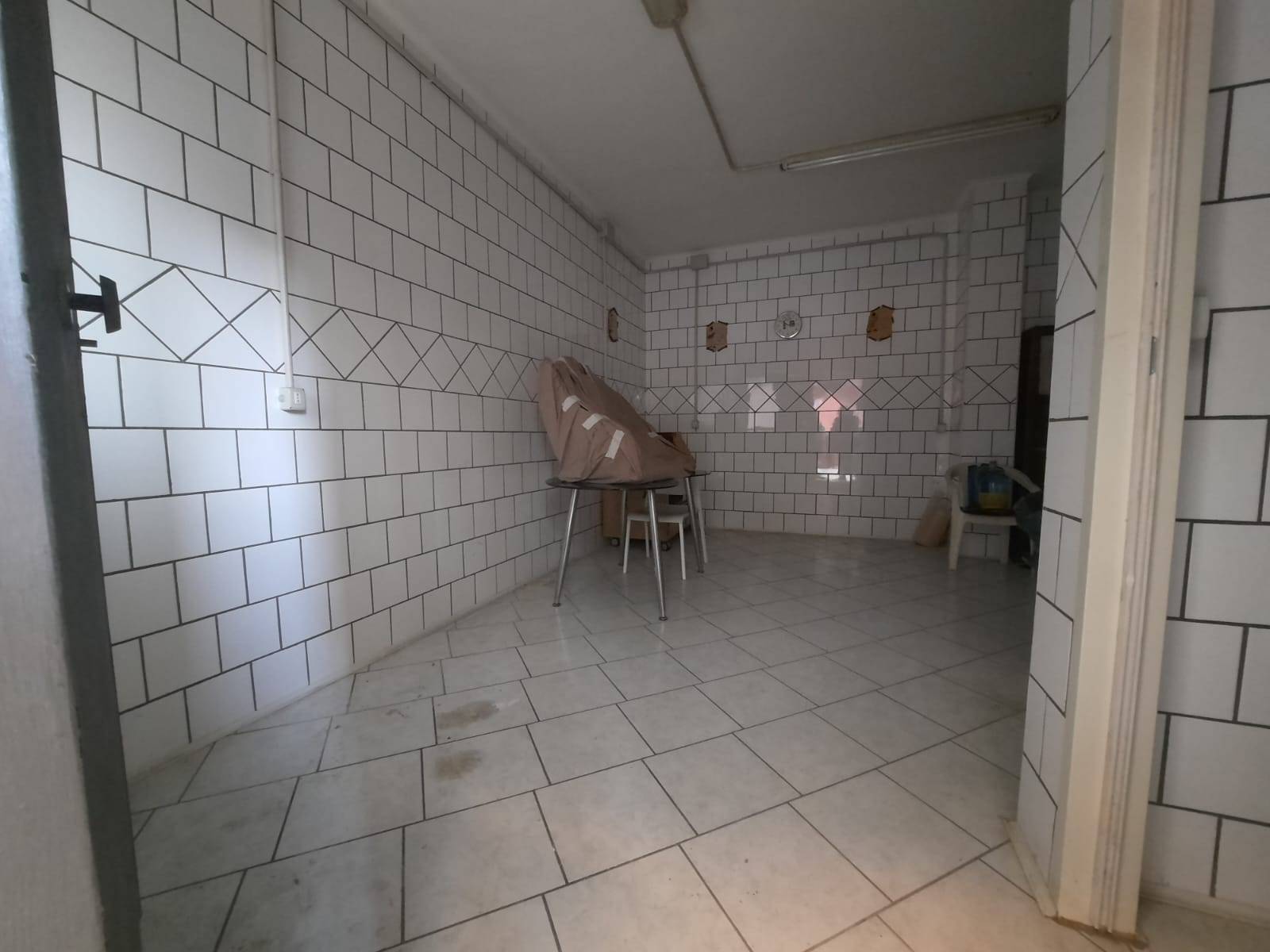 Locale commerciale in vendita a Napoli, Pianura