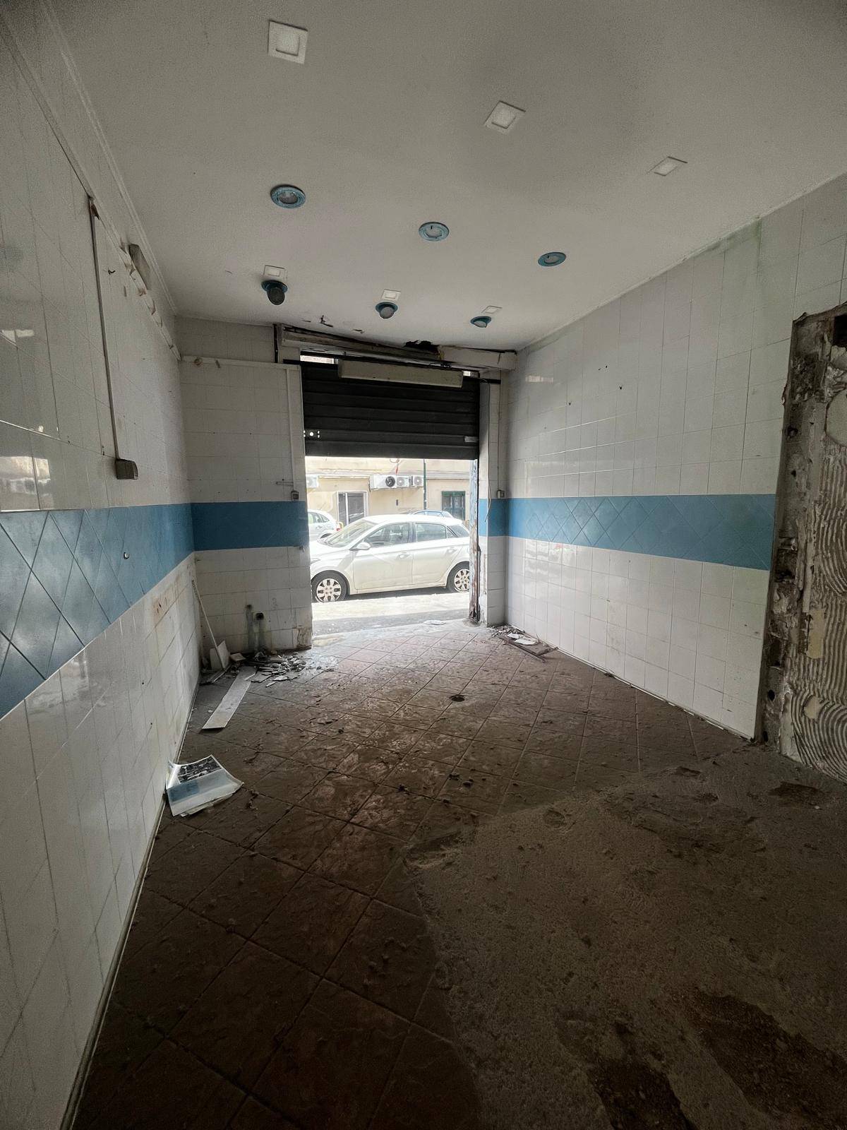 Locale commerciale in vendita a Napoli