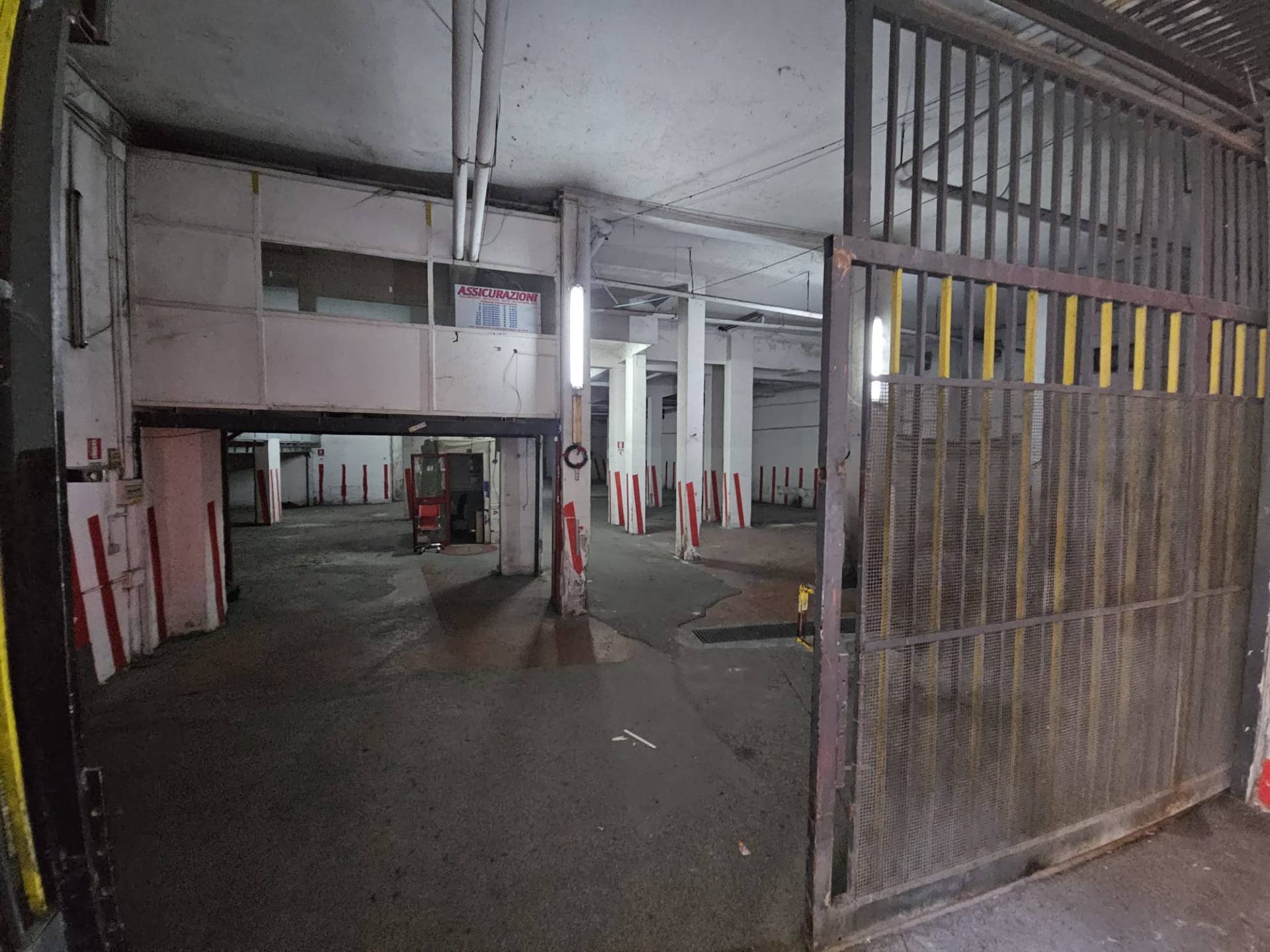 Box o garage in vendita a Napoli