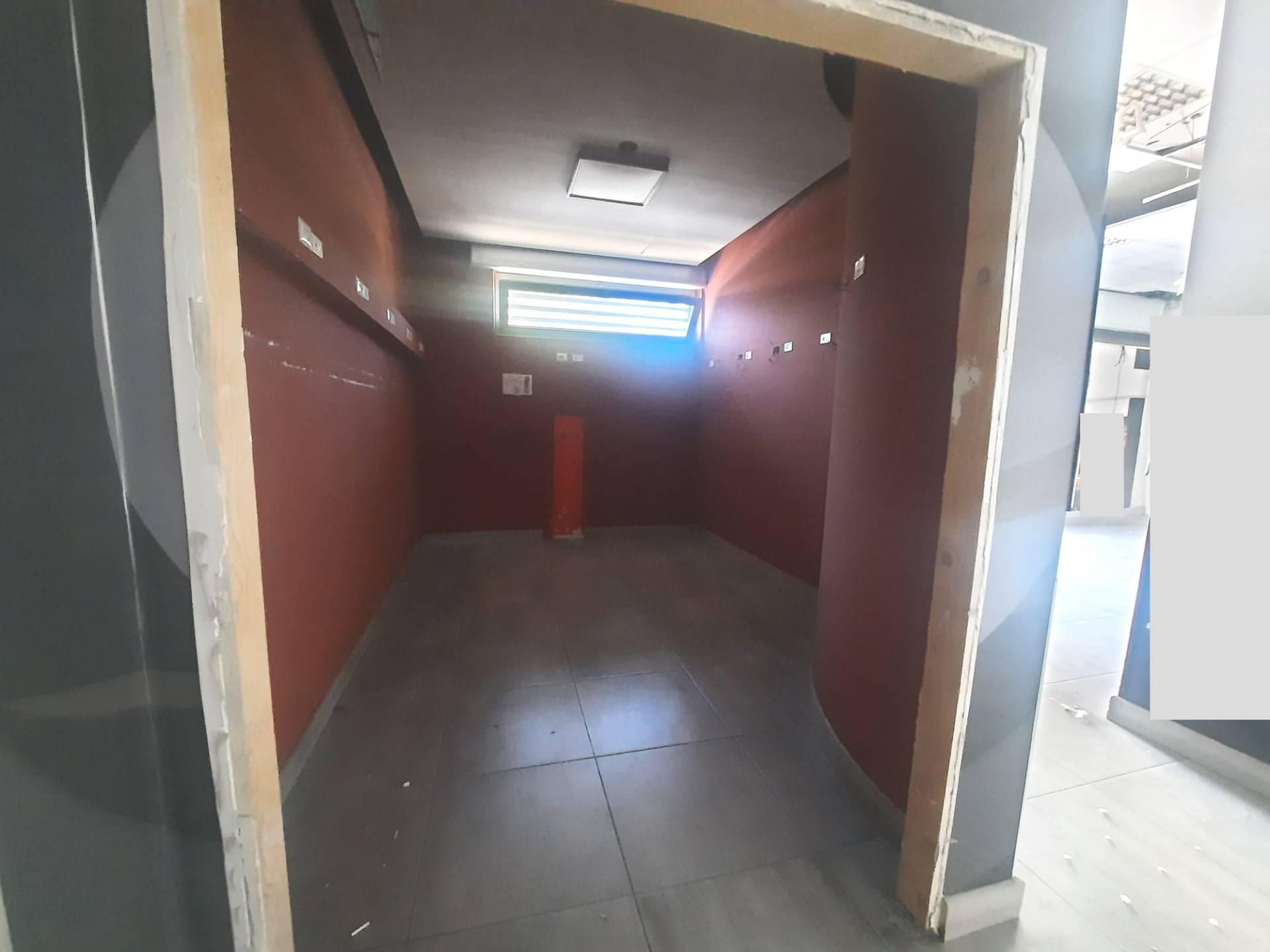 Locale commerciale in affitto a Napoli, Soccavo