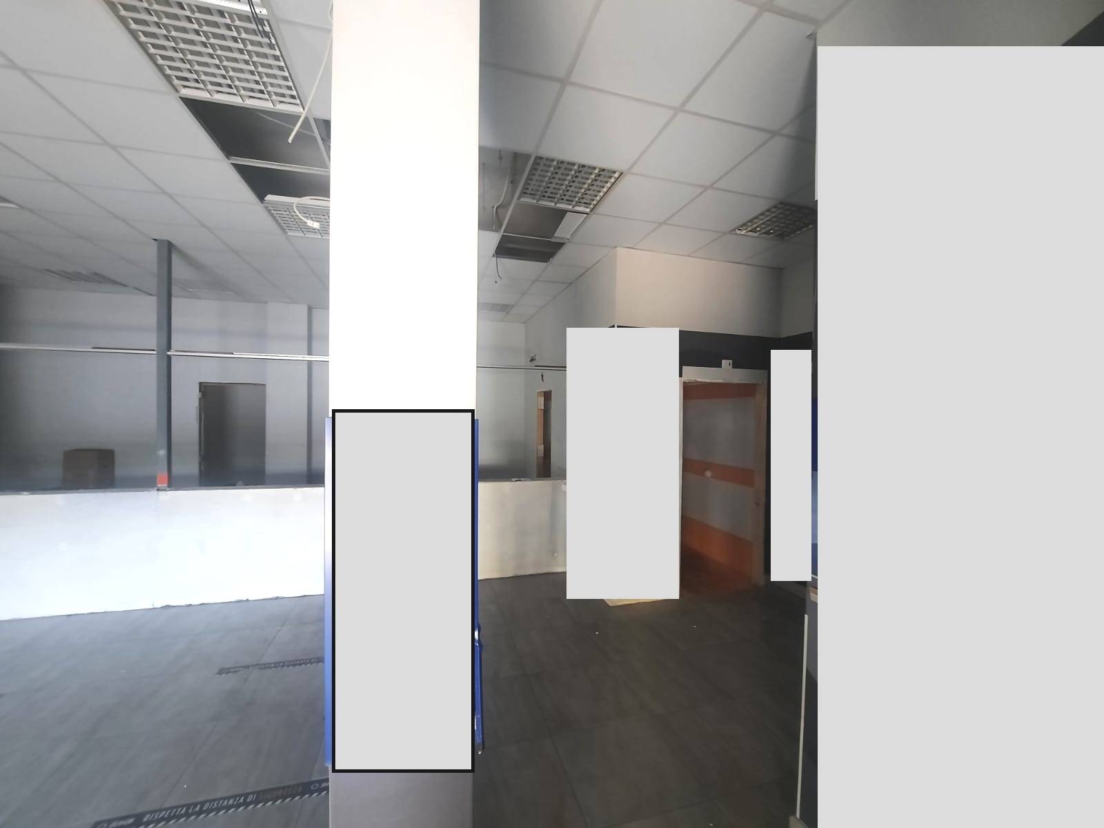 Locale commerciale in affitto a Napoli, Soccavo