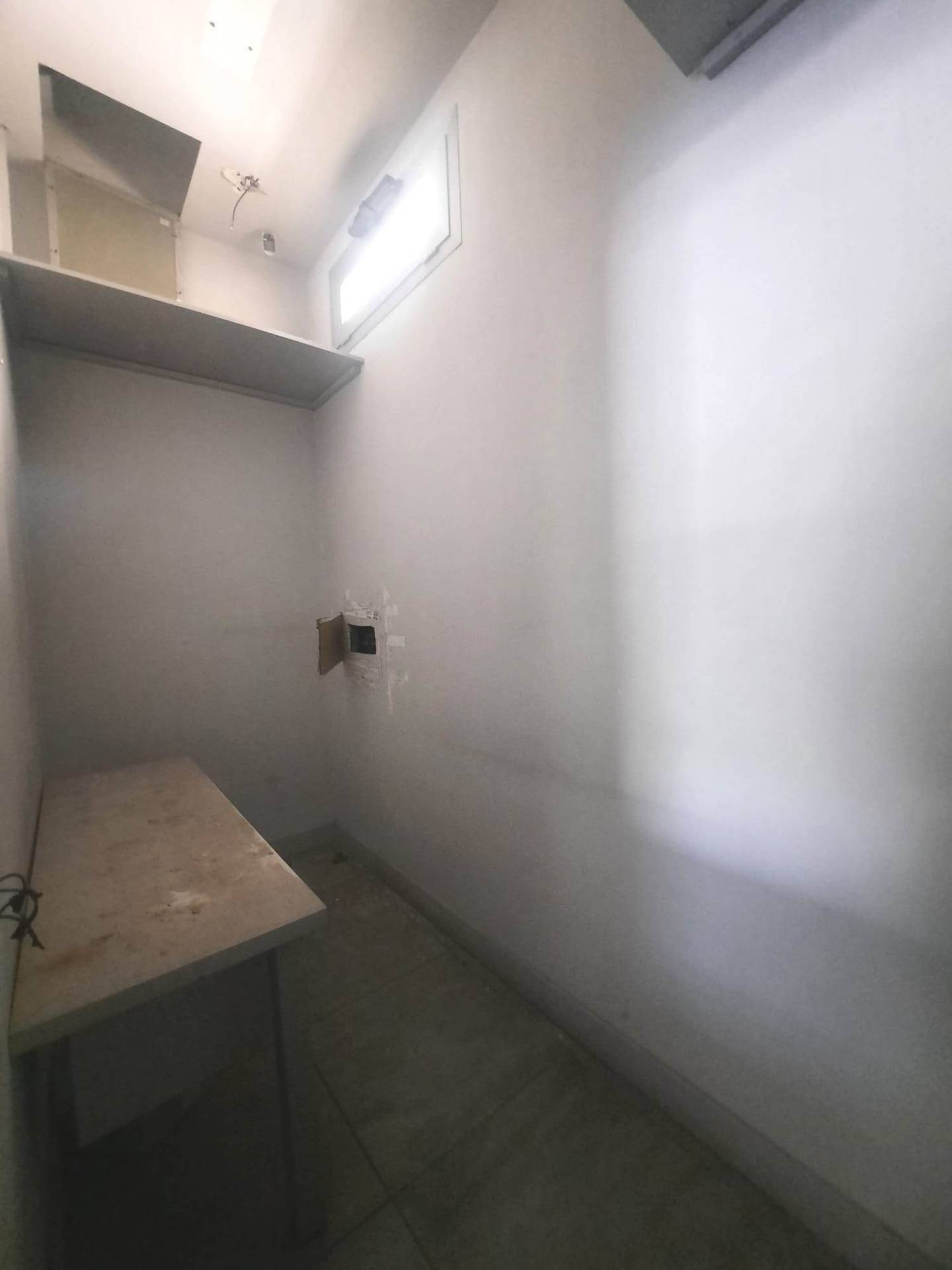 Locale commerciale in affitto a Napoli, Soccavo