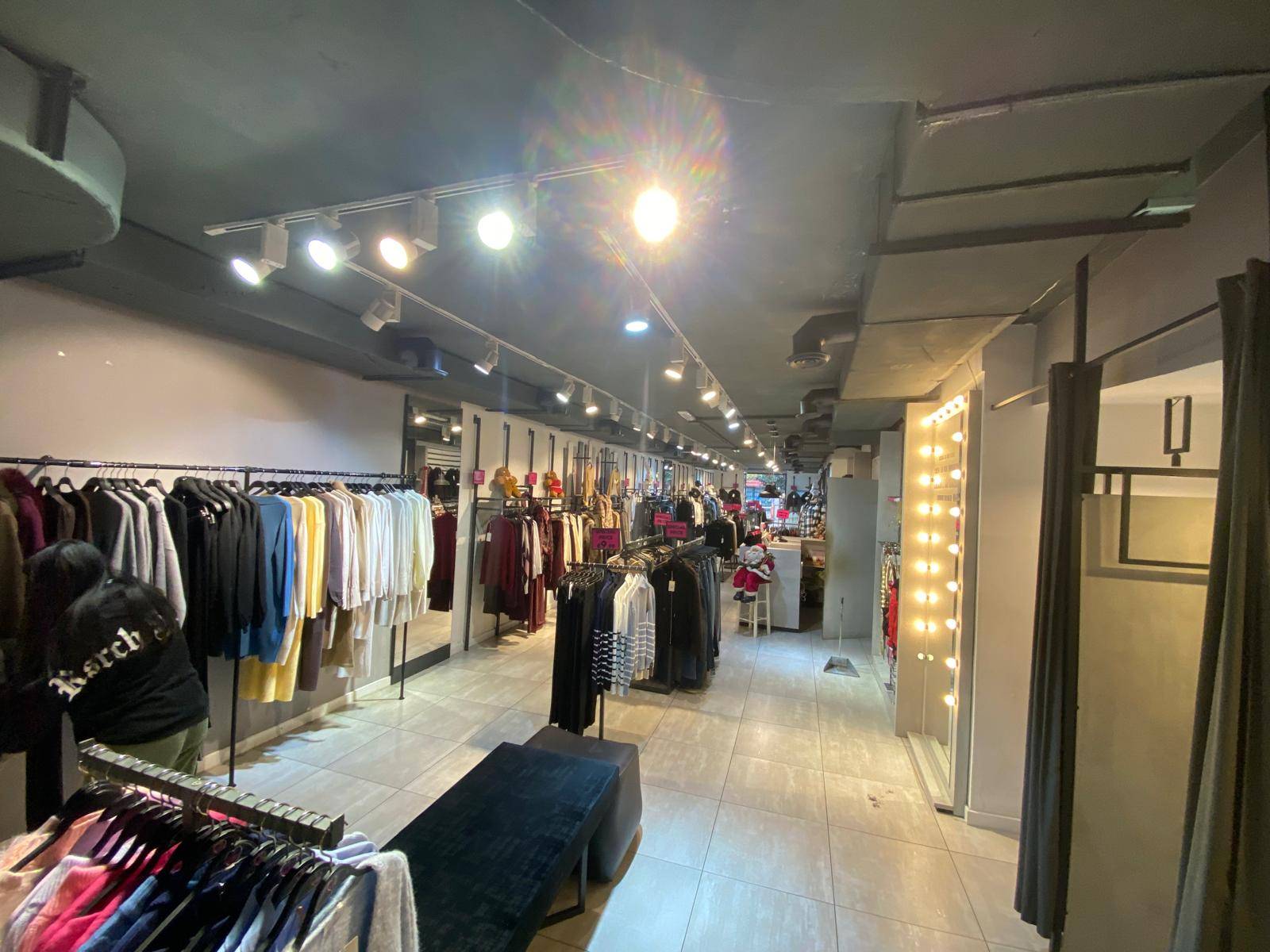 Locale commerciale in vendita a Napoli