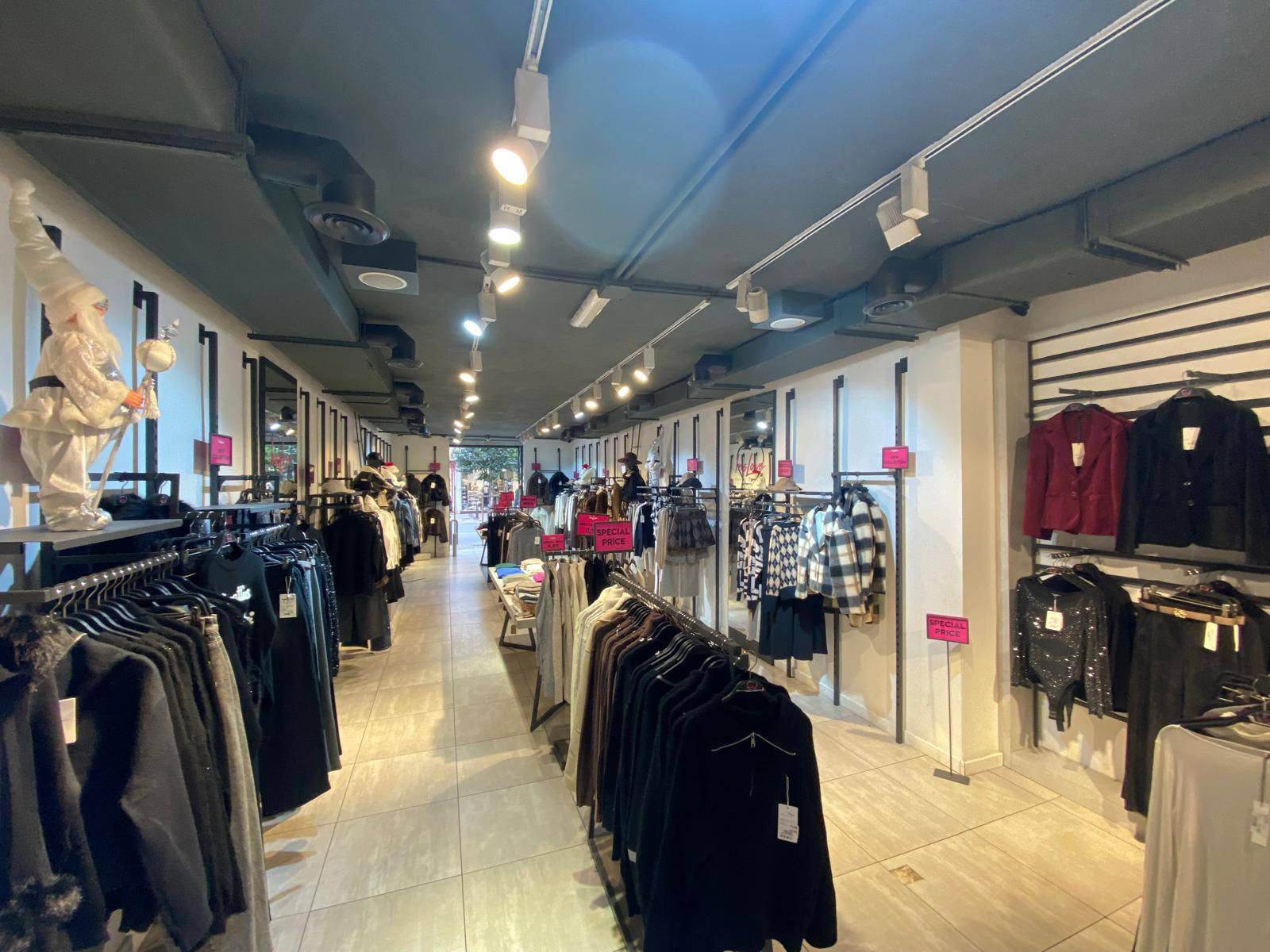 Locale commerciale in vendita a Napoli