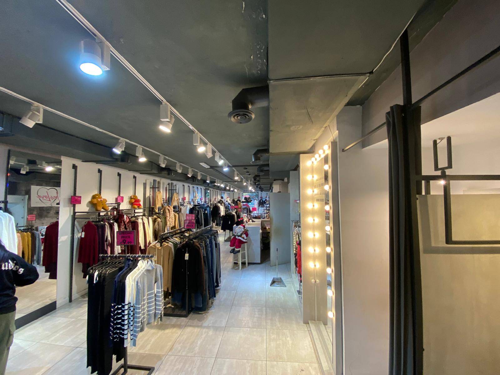 Locale commerciale in vendita a Napoli